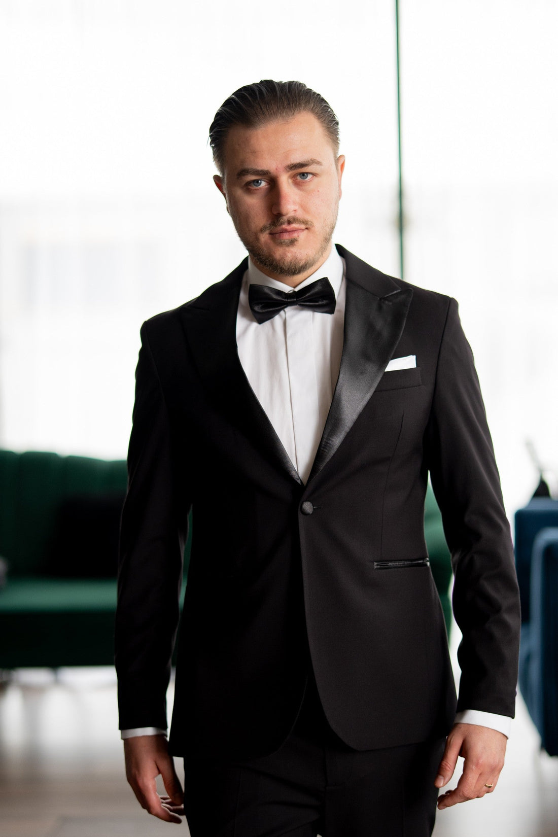 Costume de Ceremonie Bărbați – Eleganță pentru Nuntă, Gală și Evenimente