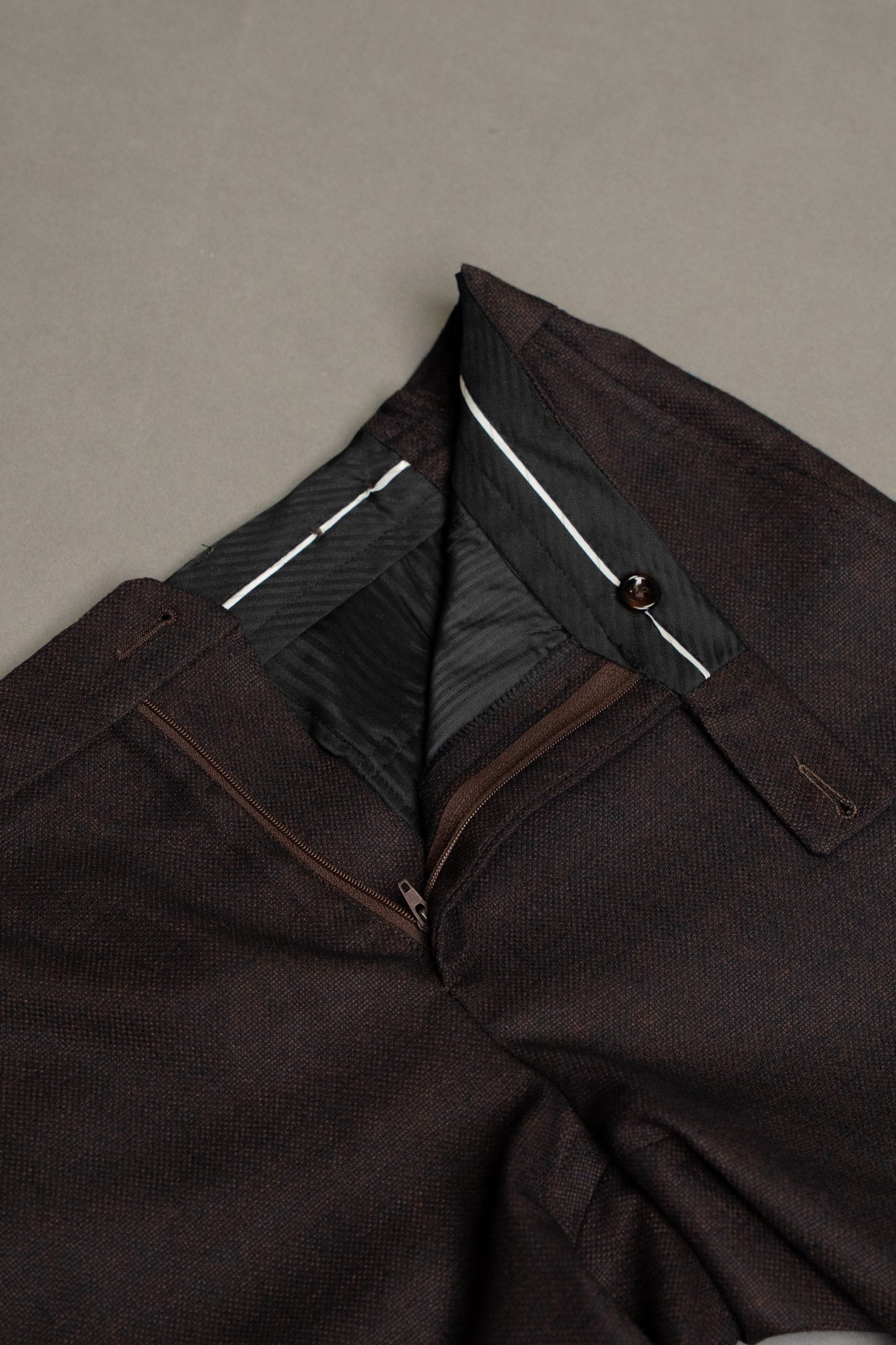 Pantaloni maro ciocolatiu