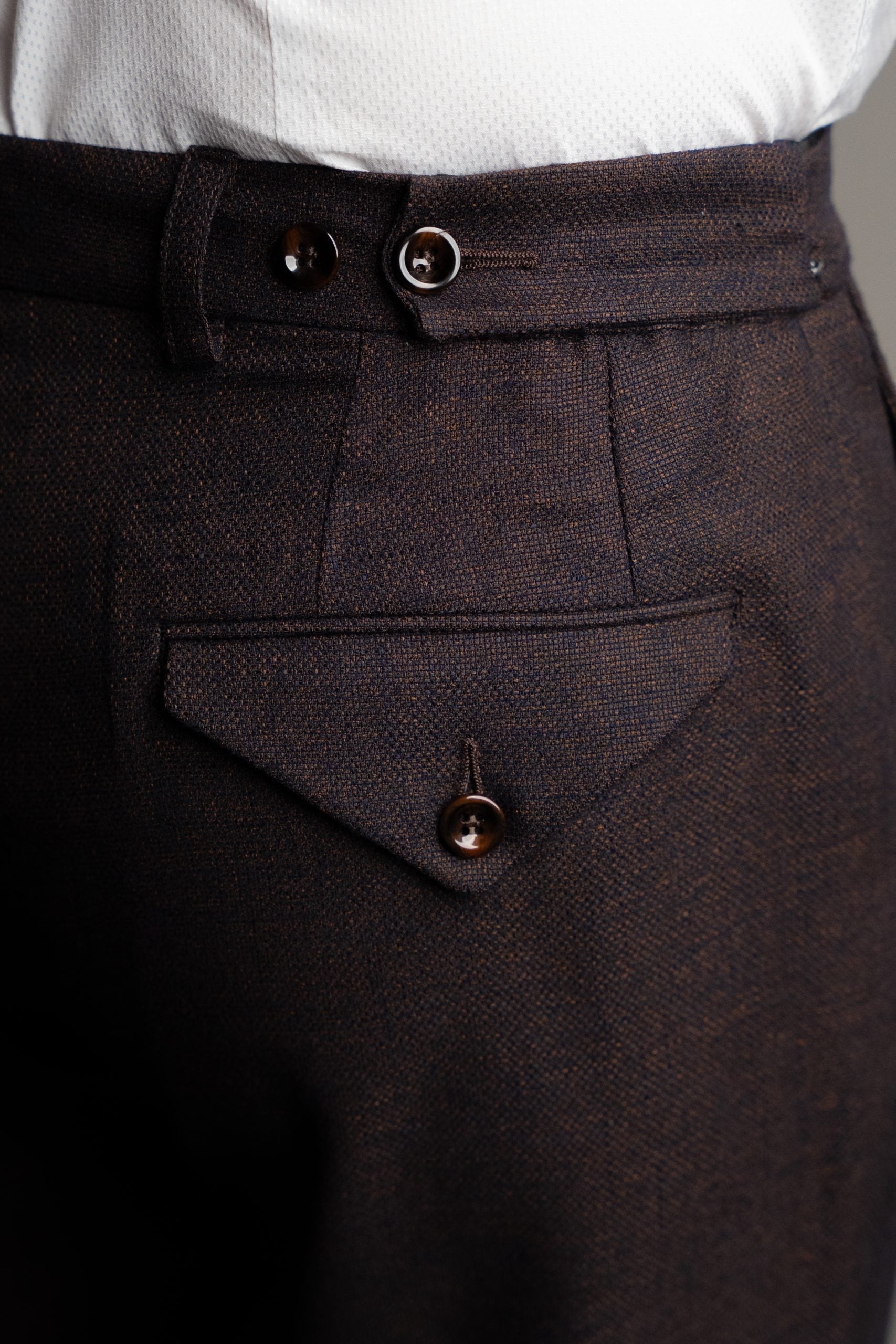 Pantaloni maro ciocolatiu