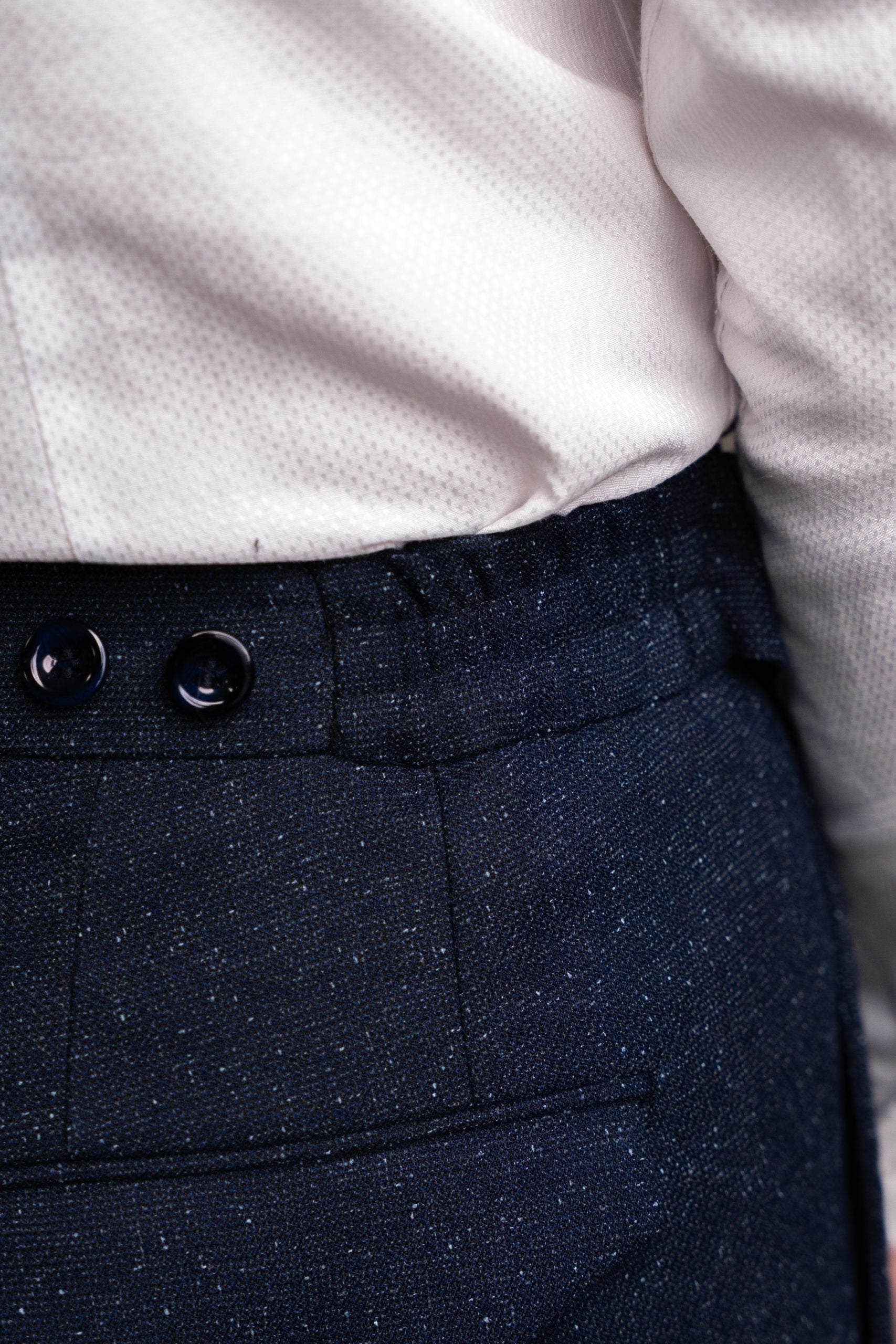 Pantaloni bleumarin cu insertii elegante