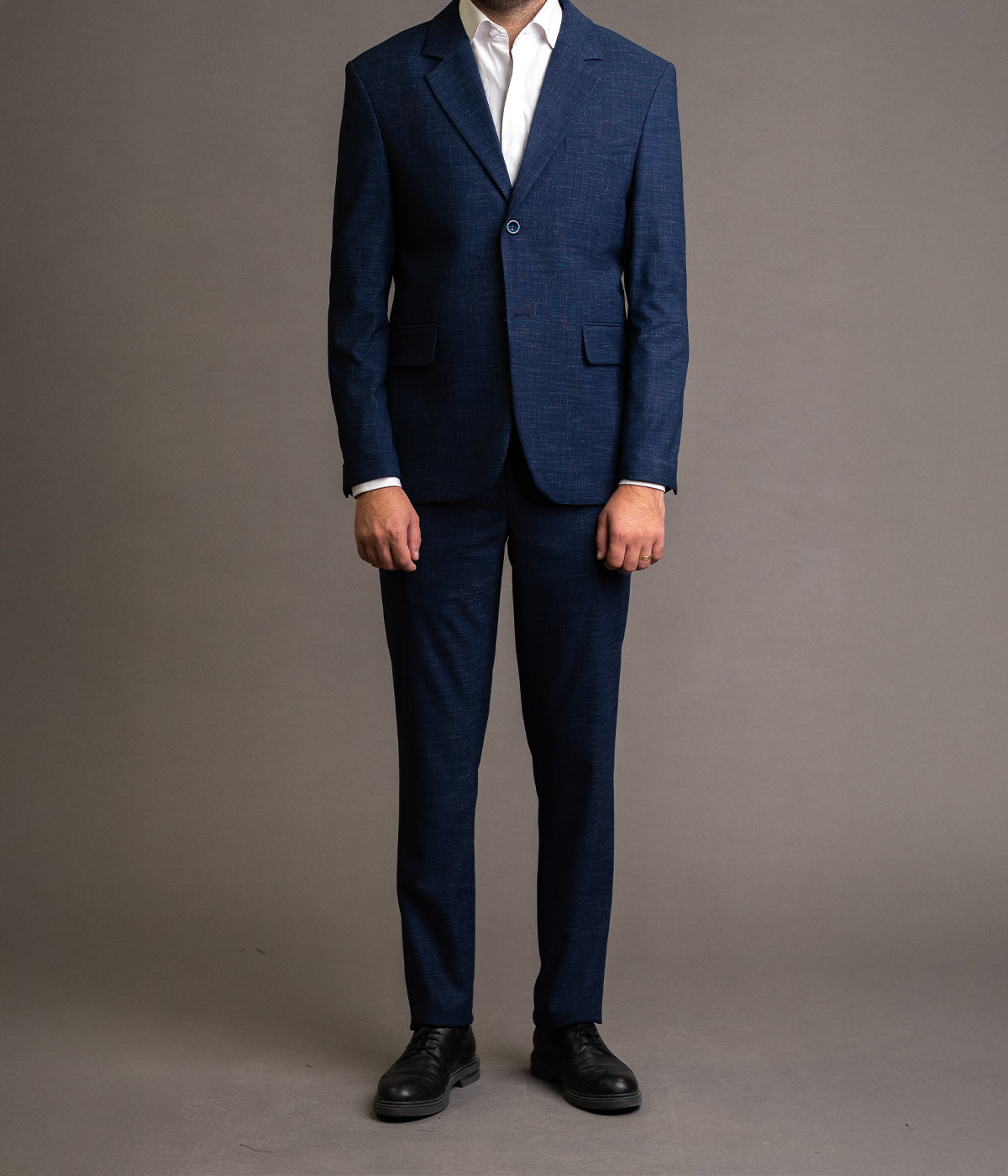 Costum bleumarin cu texturi office