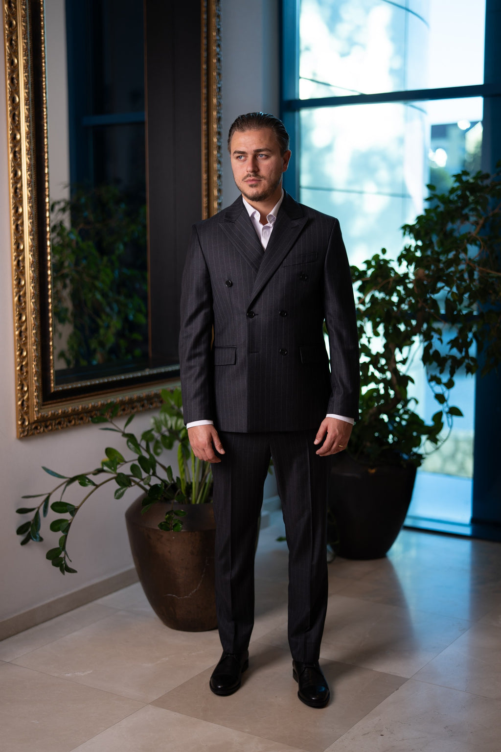 Costum barbati gri antracit in dungi doua randuri 100% lana VBC