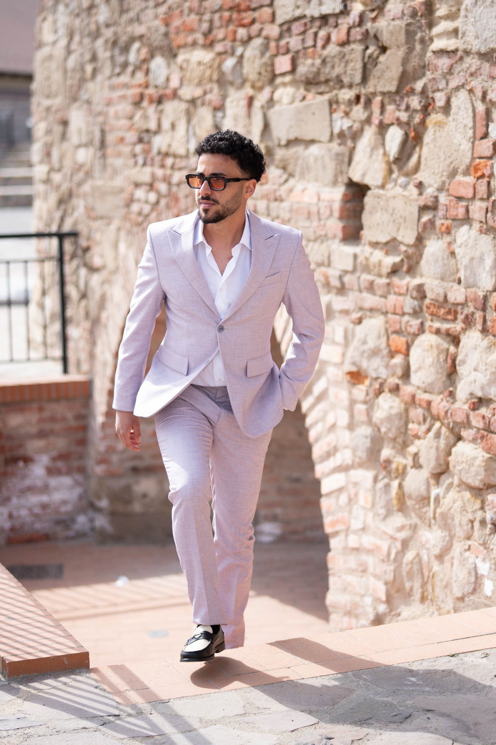 Costum barbati roz deschis