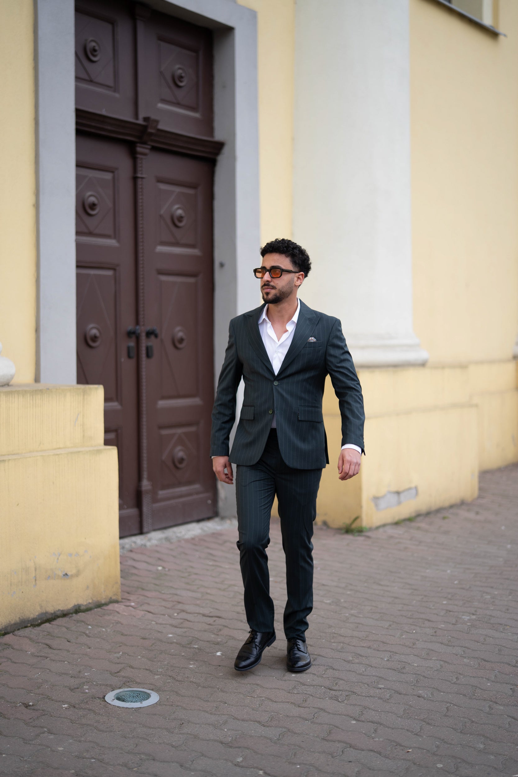 Costum barbati verde dungi