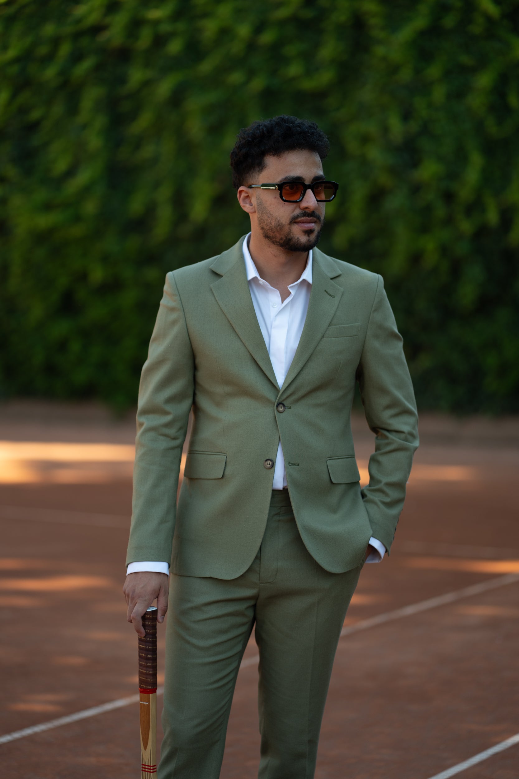 Tinuta barbati semi captusita din in verde olive