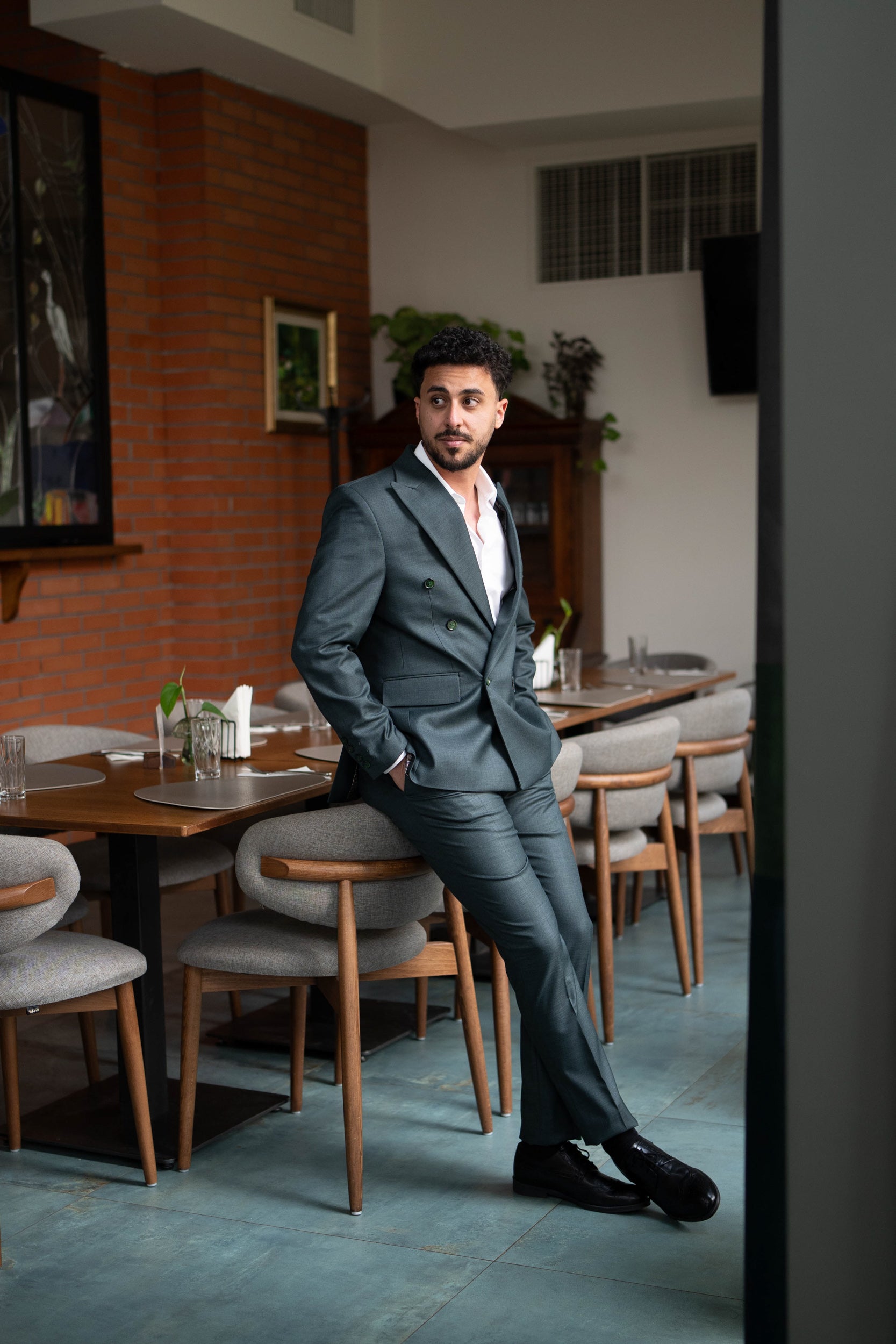 Costum barbati doua randuri de nasturi verde inchis