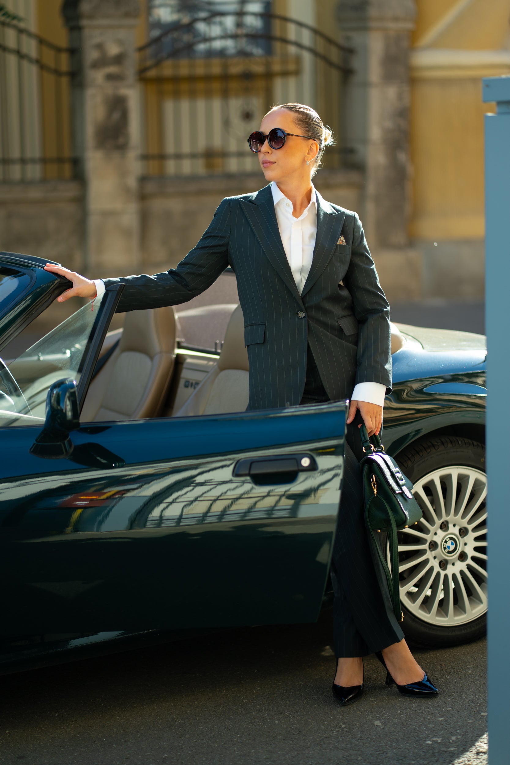 Costum business dama verde dungi