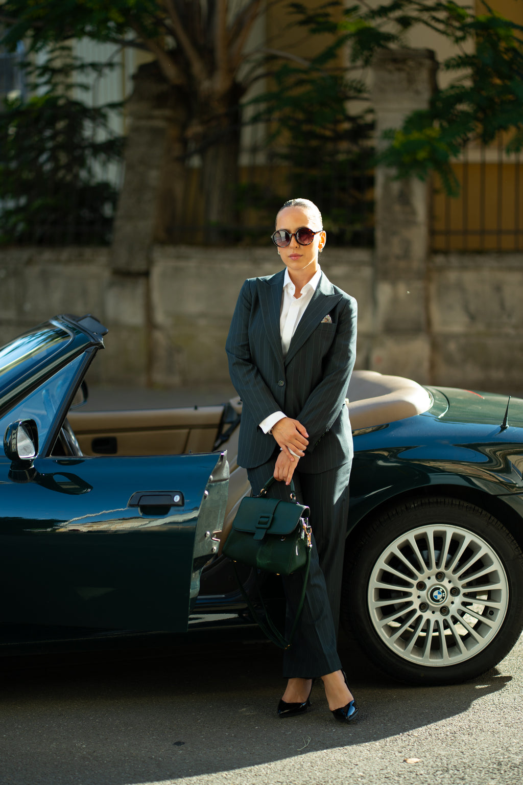 Costum business dama verde dungi