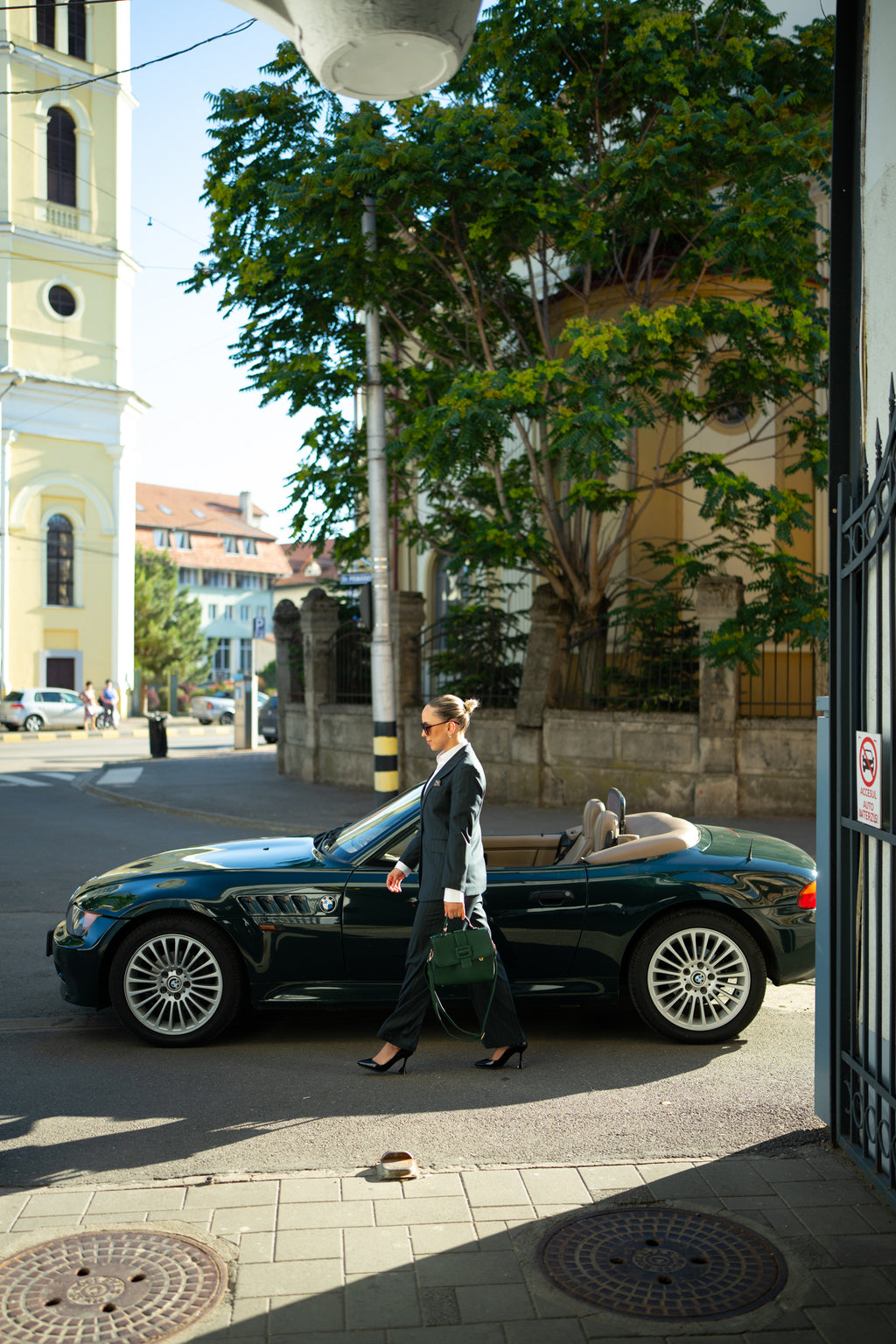 Costum business dama verde dungi