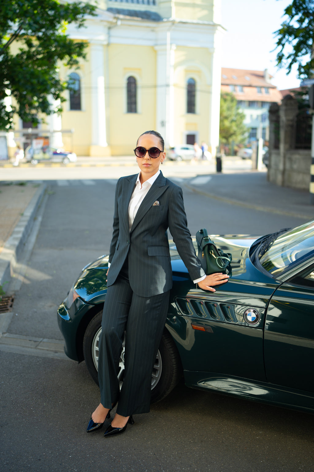 Costum business dama verde dungi