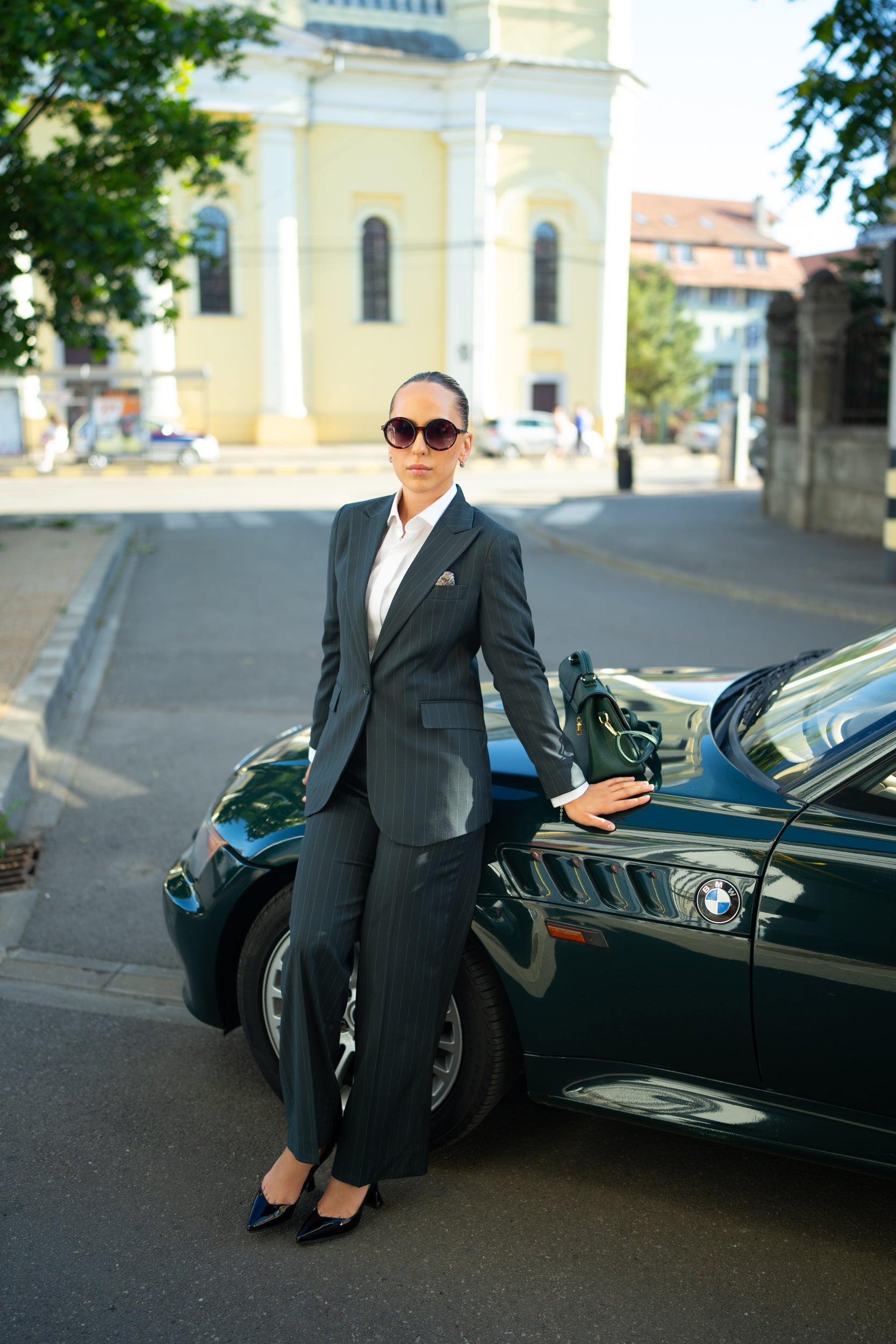 Costum business dama verde dungi