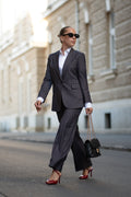 Costum business de femei gri dungi