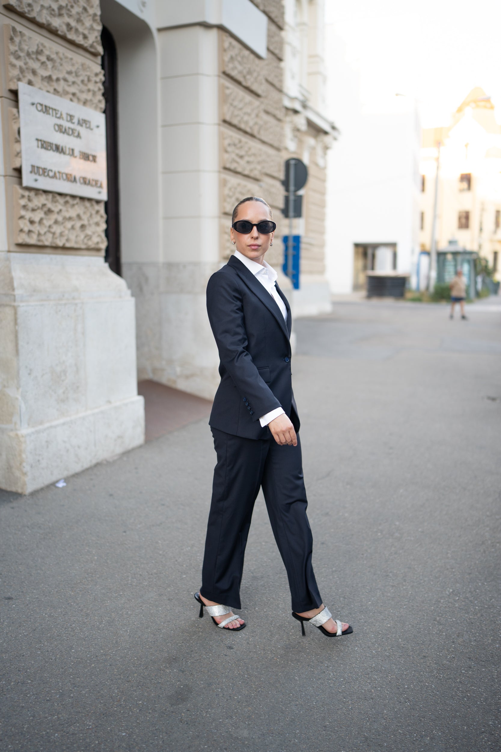 Costum business dama bleumarin