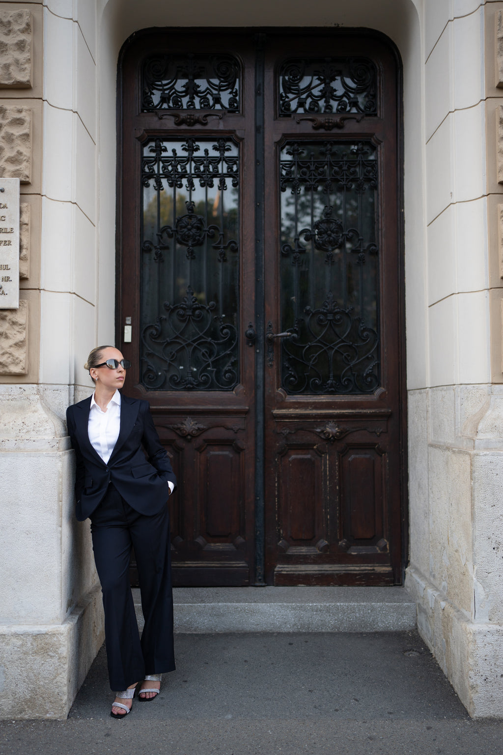 Costum business dama bleumarin