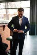 Costum barbati doua randuri de nasturi bleumarin texturat