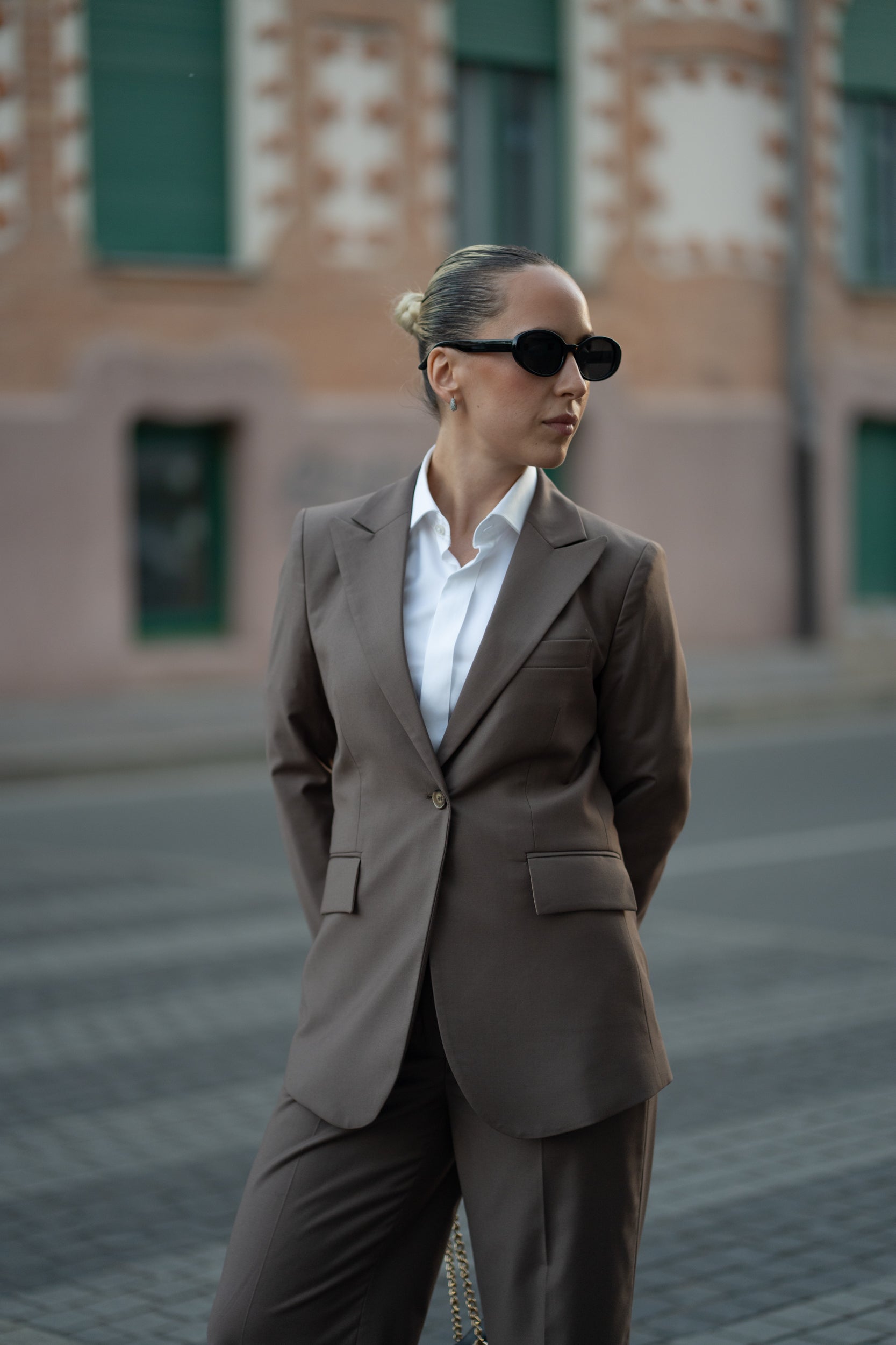 Costum business dama cappuccino
