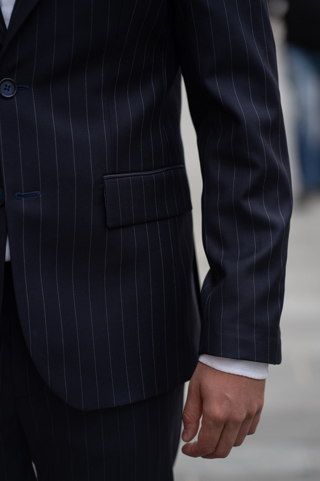 Costum barbati bleumarin in dungi premium 100% lana VBC