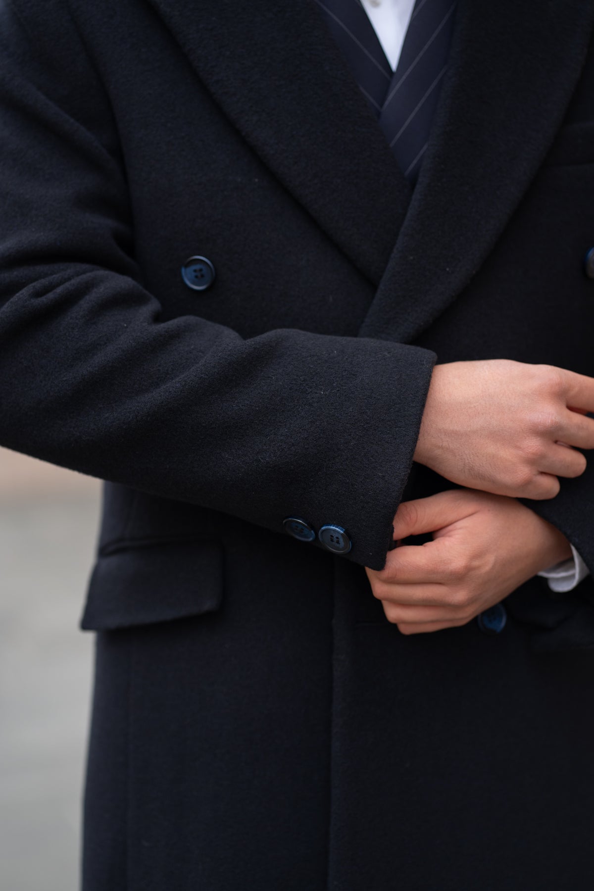 Palton lung bleumarin pentru barbati, doua randuri de nasturi
