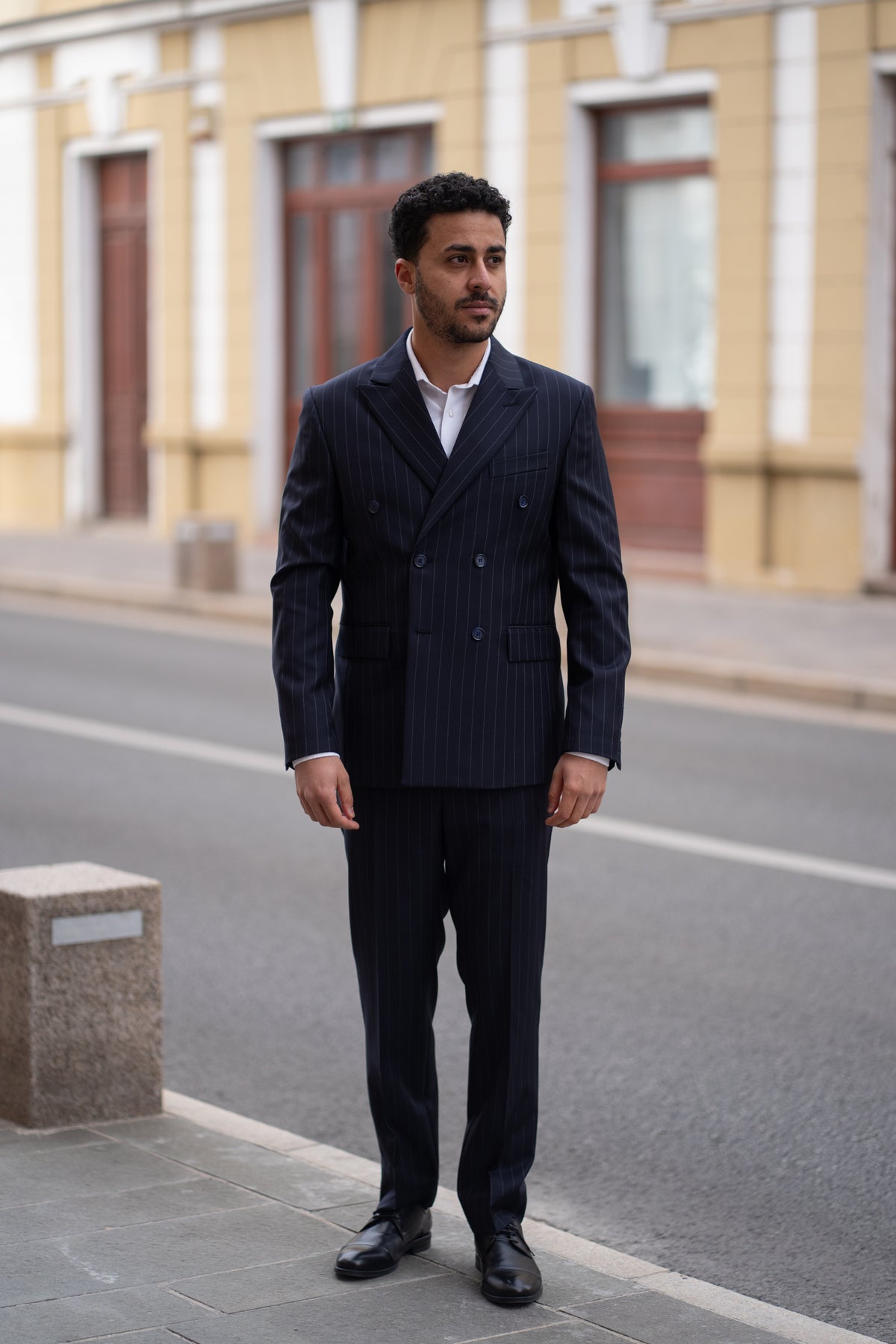Costum barbati bleumarin in dungi premium doua randuri 100% lana VBC
