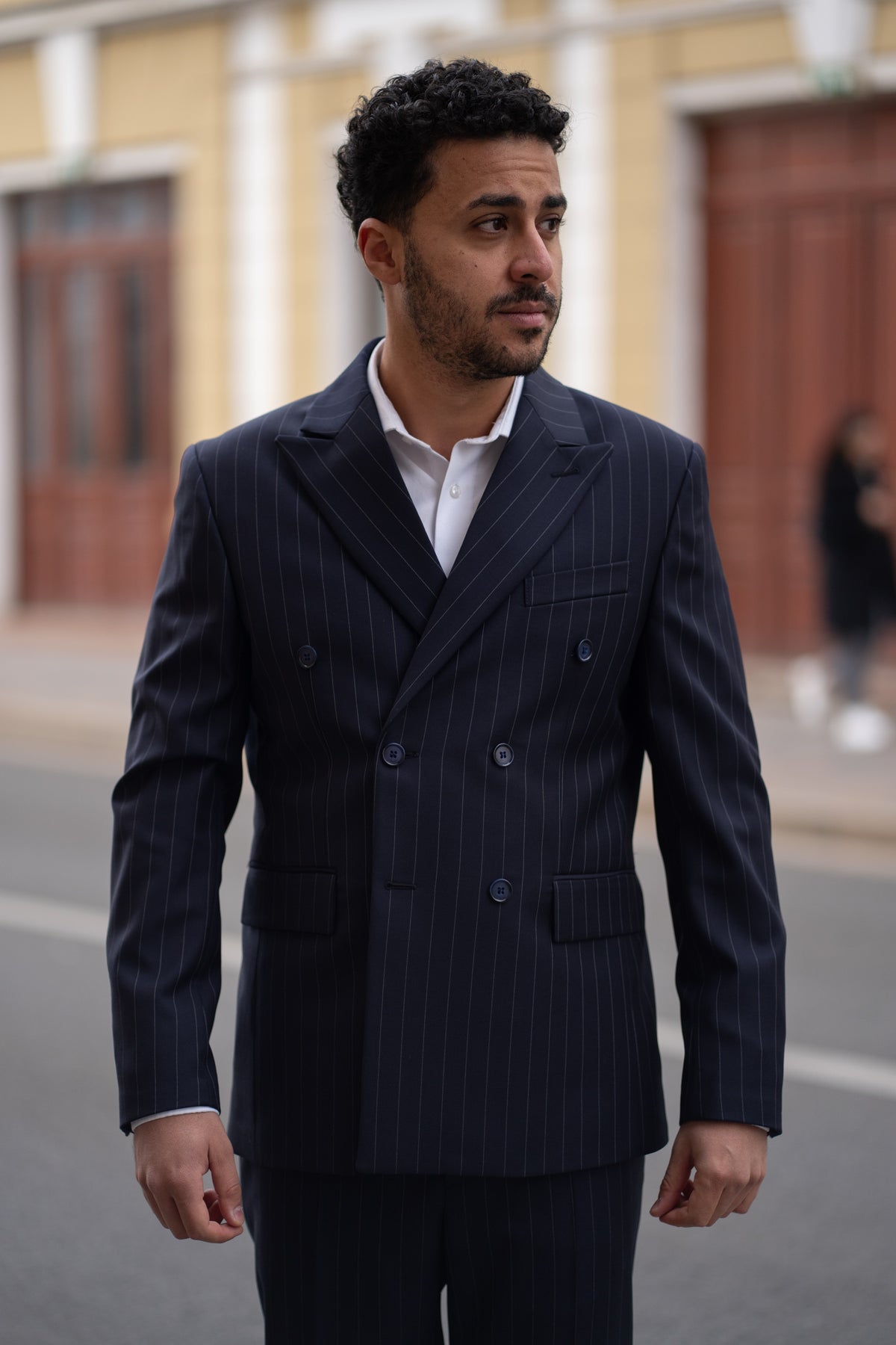 Costum barbati bleumarin in dungi premium doua randuri 100% lana VBC