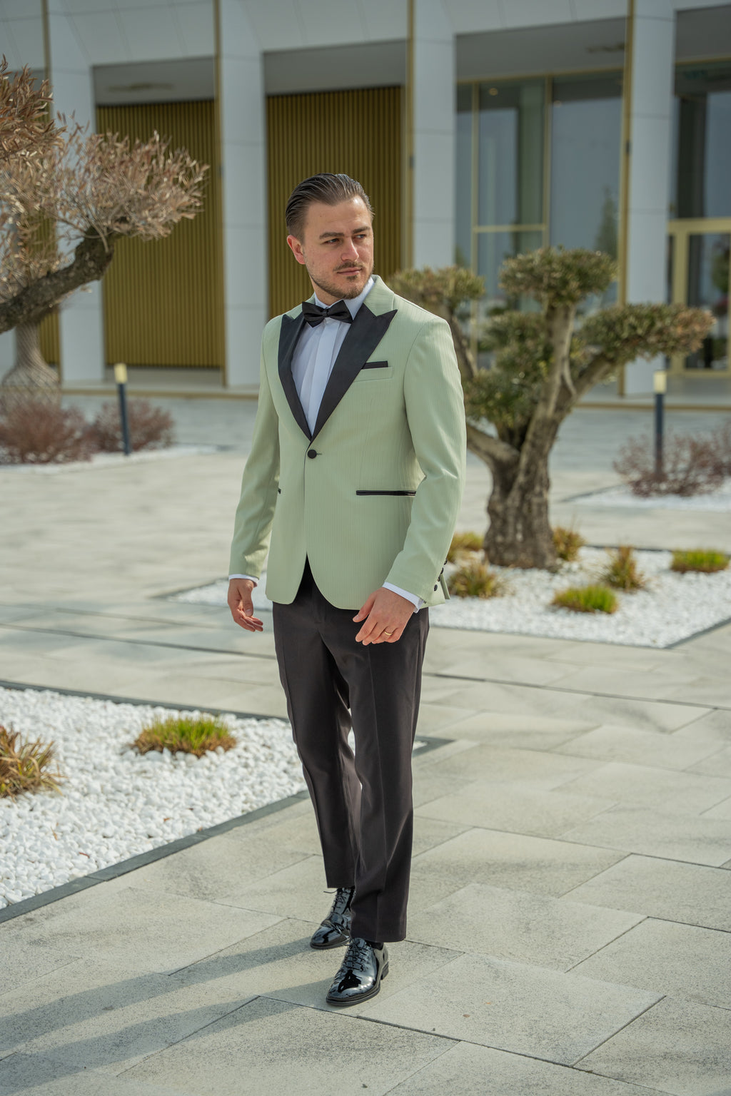 Costum nunta de zi verde menta elegant