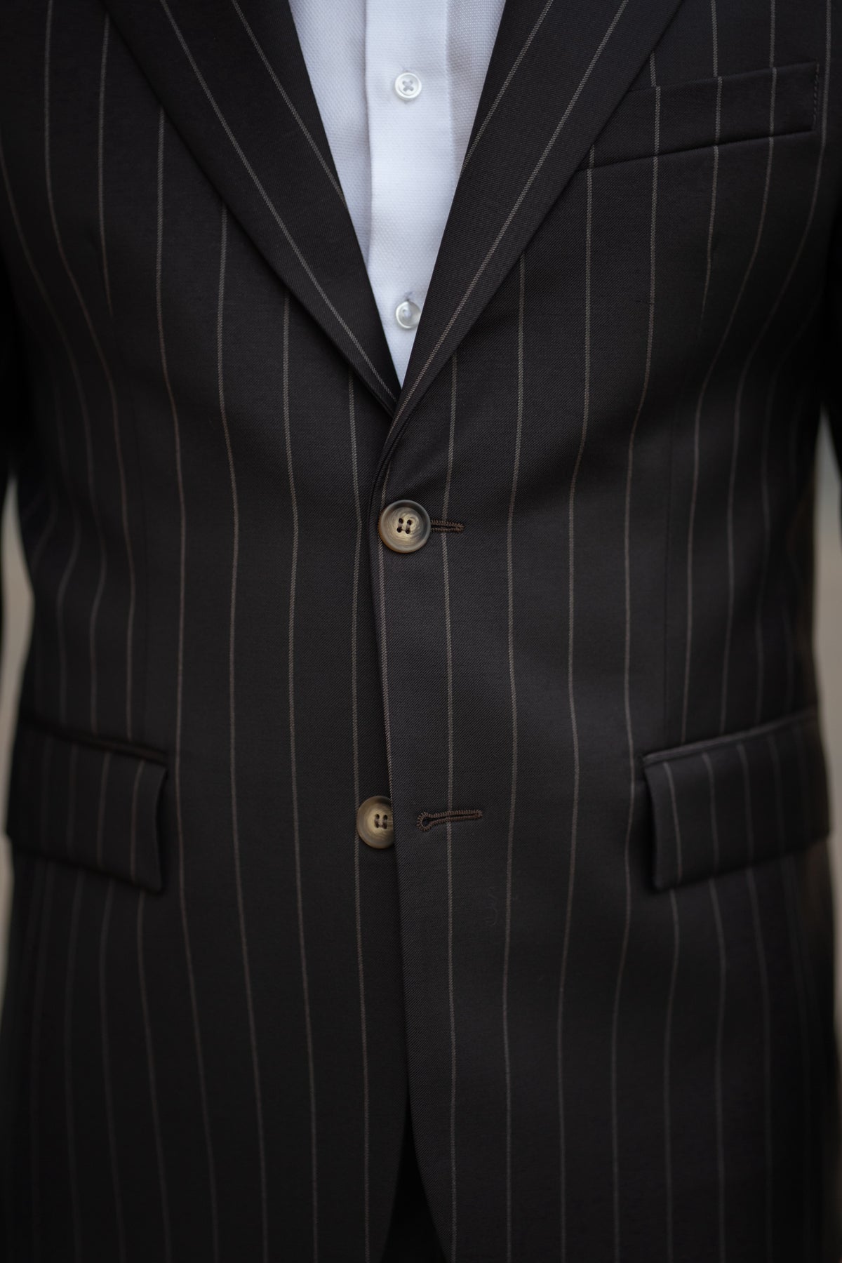Costum barbati maro in dungi premium 100% lana VBC