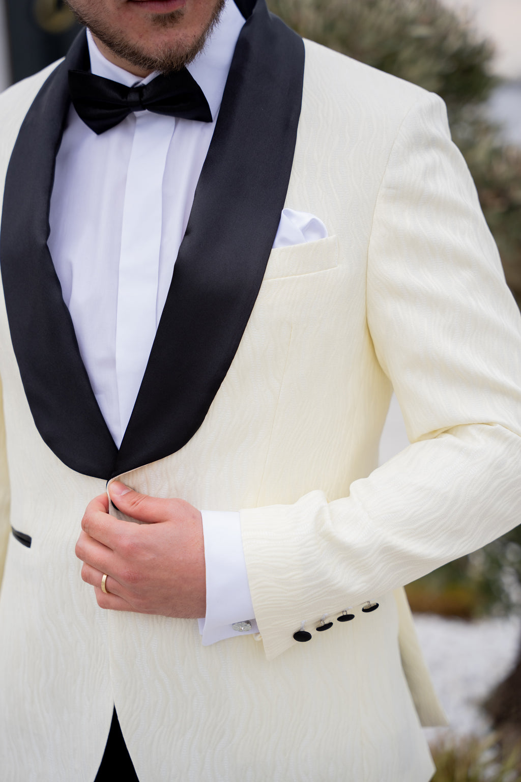 Costum alb ivory brocard de mire rever sal