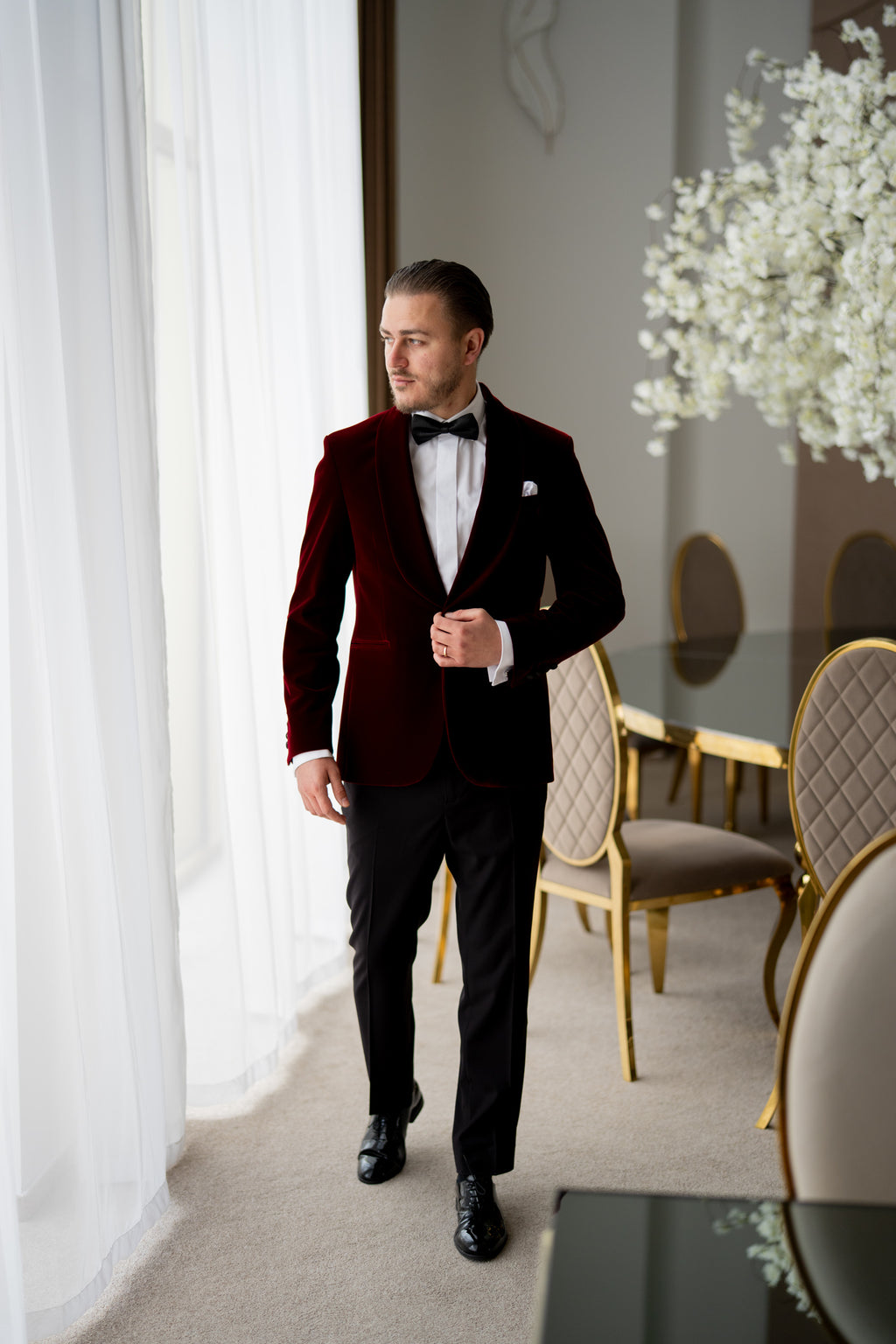Costum ceremonie catifea rosu regal rever sal