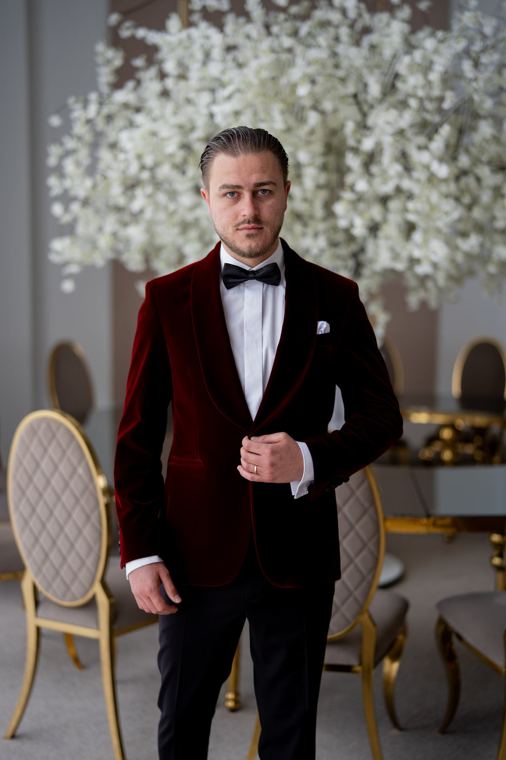 Costum ceremonie catifea rosu regal rever sal