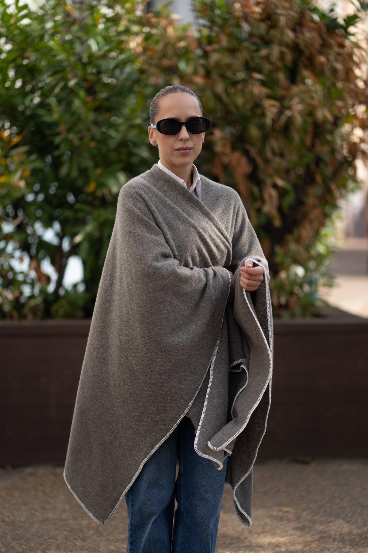 Poncho pentru dama din 100% lana, bej inchis