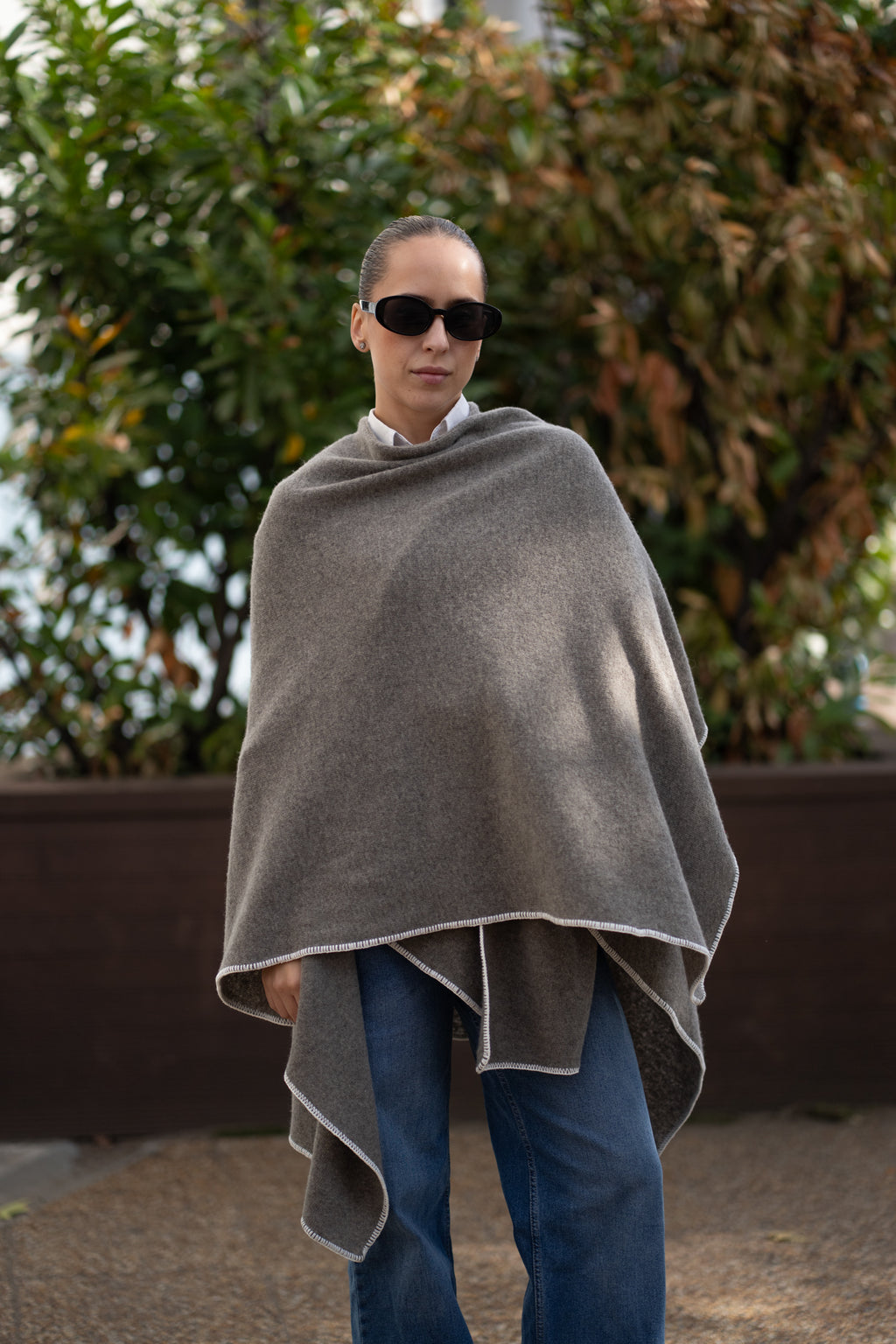 Poncho pentru dama din 100% lana, bej inchis