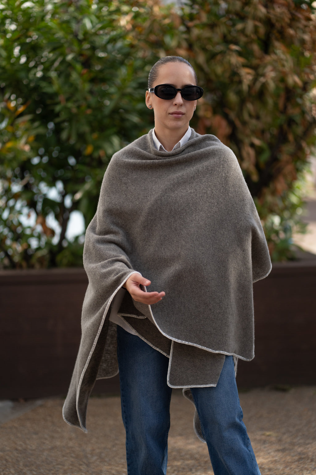 Poncho pentru dama din 100% lana, bej inchis