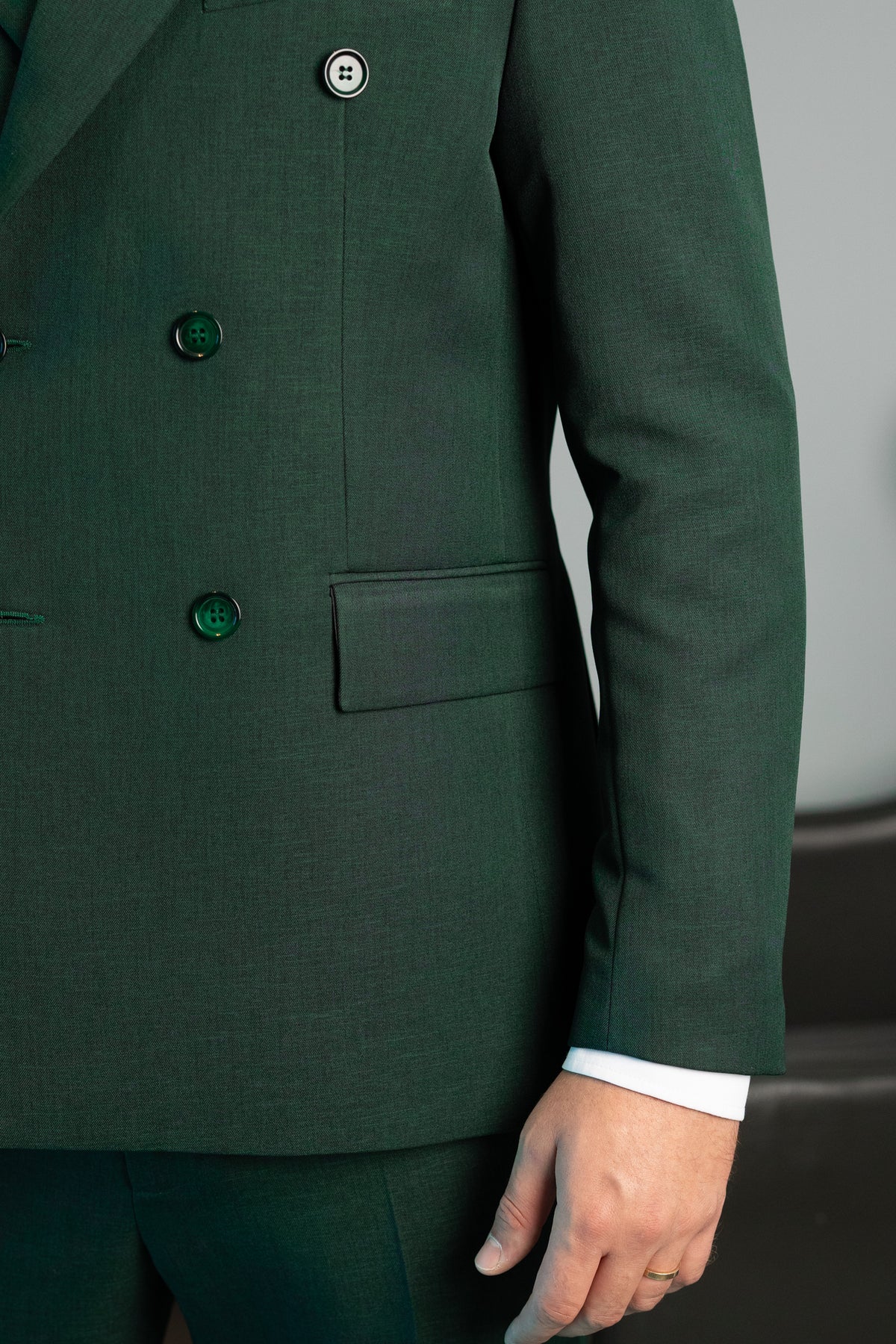 Costum barbati verde la doua randuri