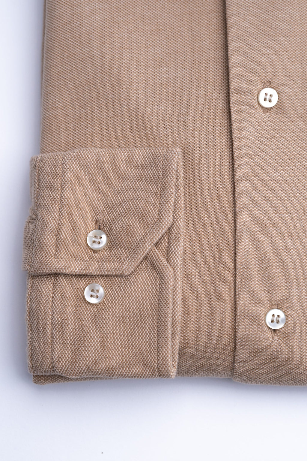 Beige men's shirt from Sthenford CMS02BJS collection, shown in a close-up image highlighting fabric and collar details.