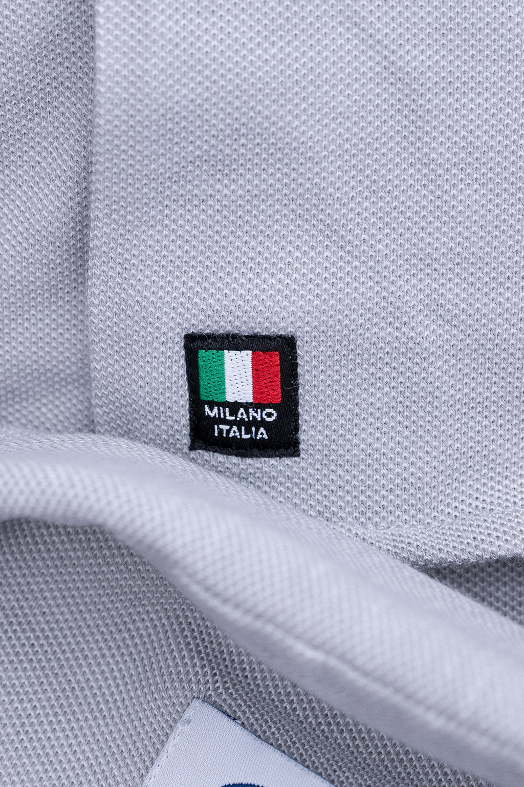 Light gray men's shirt from Sthenford CMS02GDS collection, showcasing a fitted collar and button-down front.