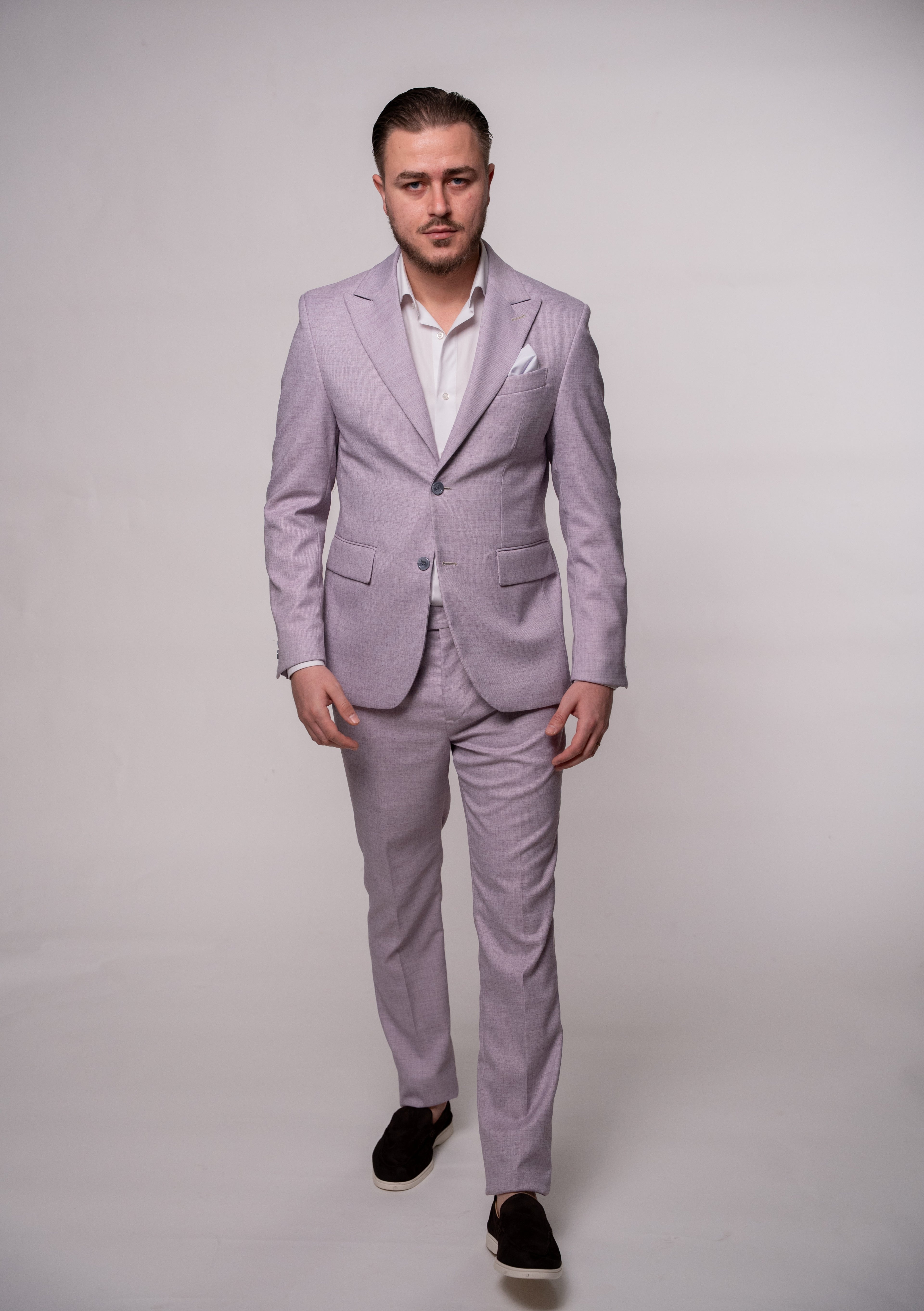 Costum barbati roz deschis