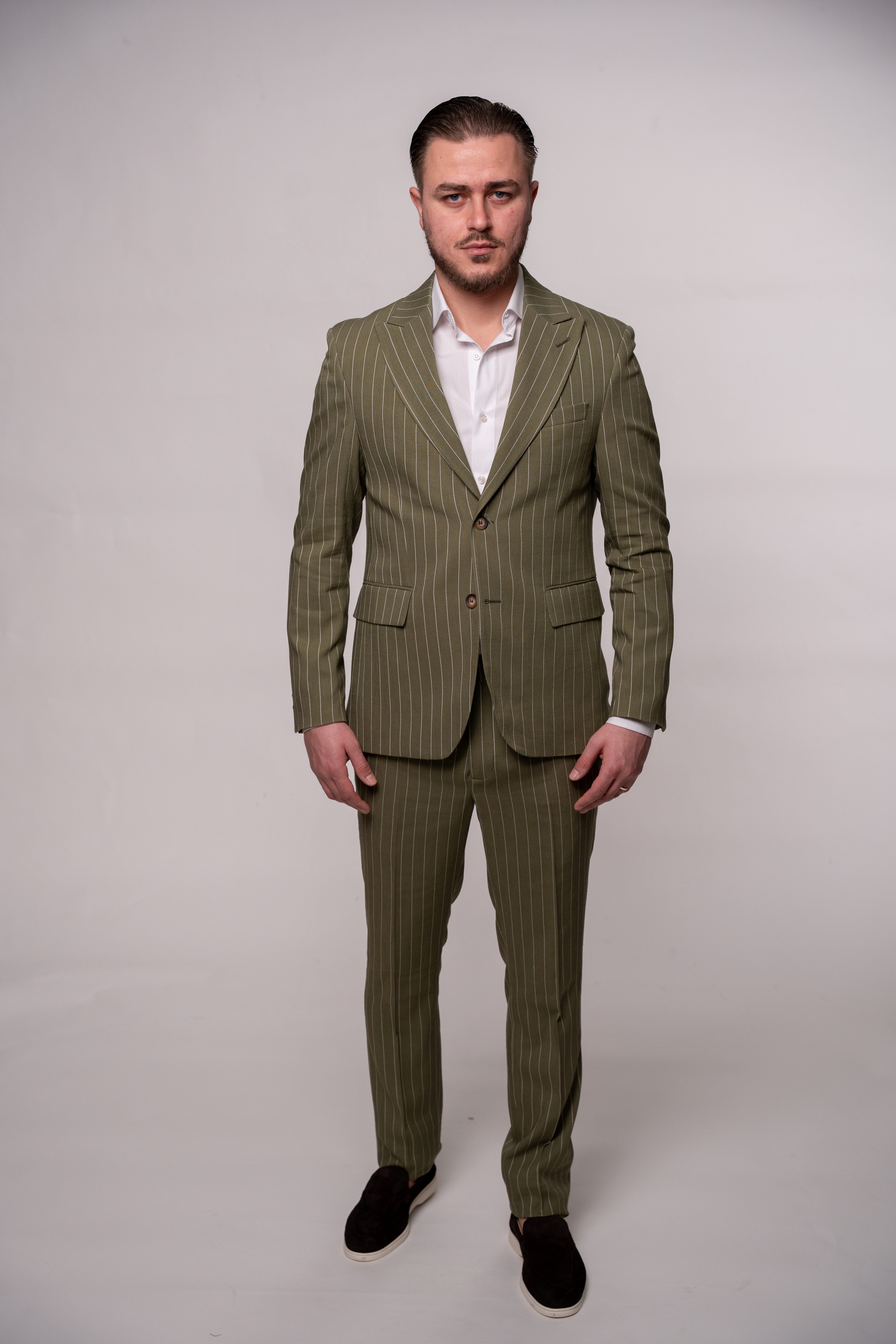 Costum barbati din in verde olive dungi