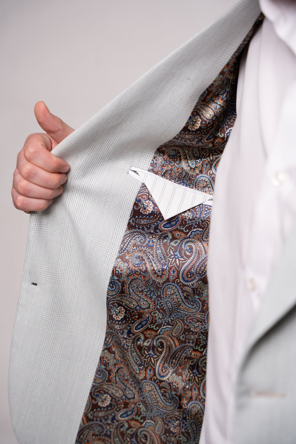 Light green checkered men's costume jacket with a tailored fit, ideal for stylish formal or semi-formal occasions.