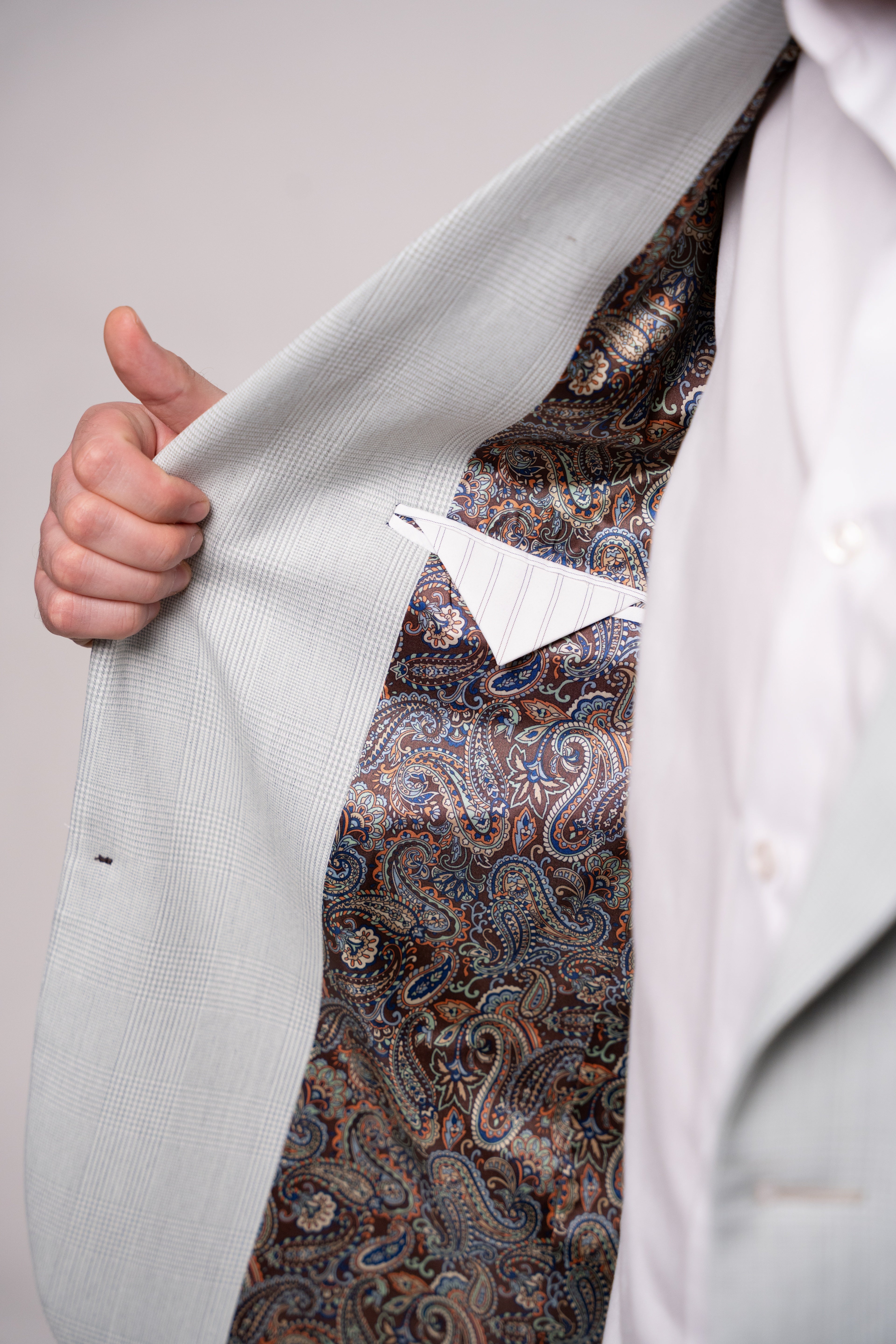 Light green checkered men's costume jacket with a tailored fit, ideal for stylish formal or semi-formal occasions.