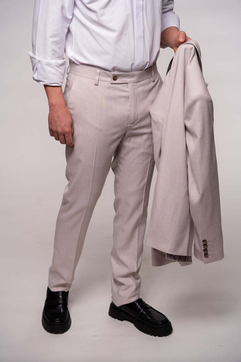 Light pink checkered men's costume by Couture for Gentlemen, featuring a stylish pattern and tailored fit.