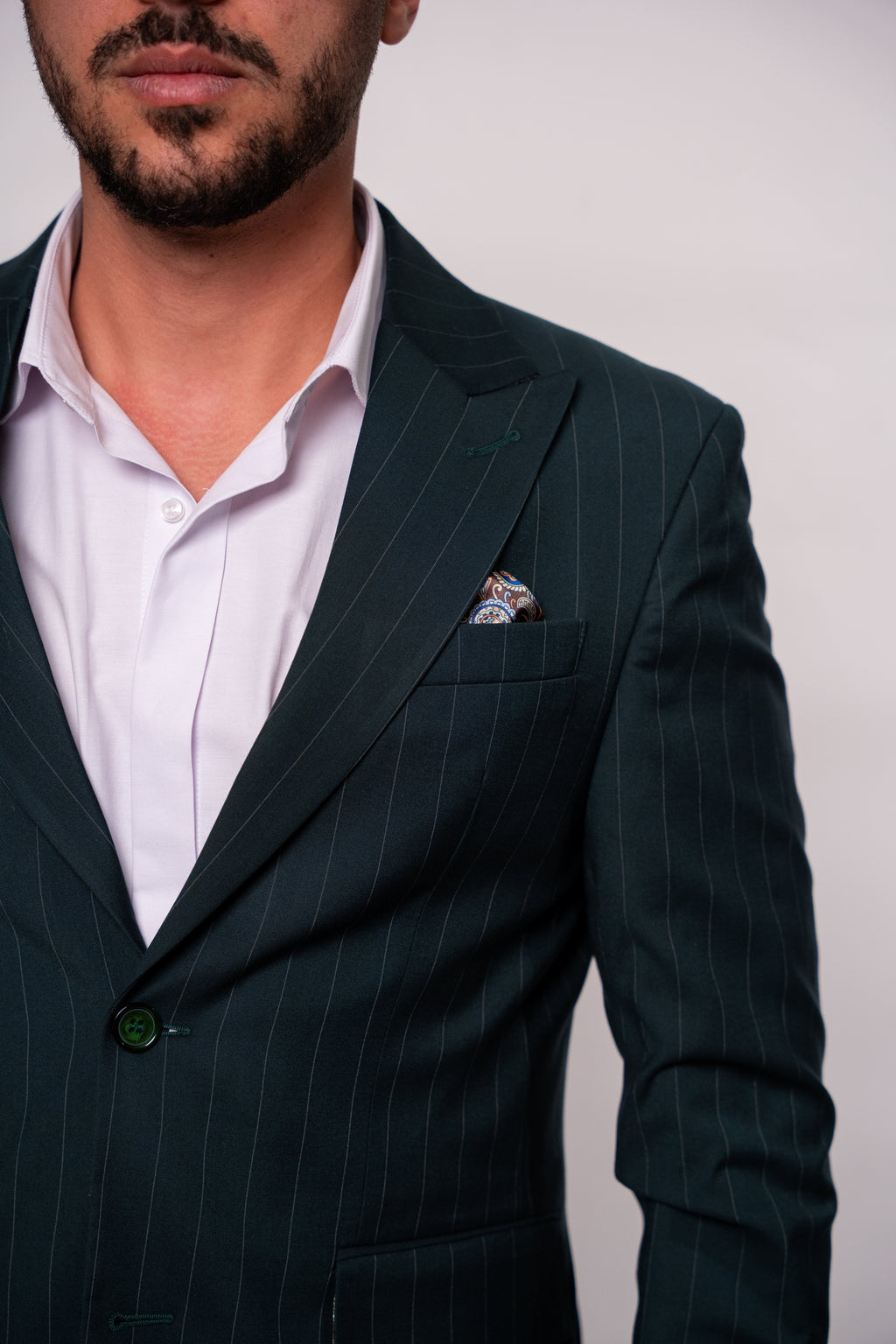 Green striped men's costume suit featuring a tailored jacket and matching trousers, ideal for formal occasions.