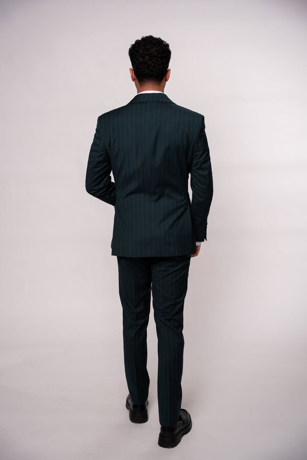 Men's green striped costume suit, stylish men's formal wear with a tailored fit, featuring vertical green and black stripes.