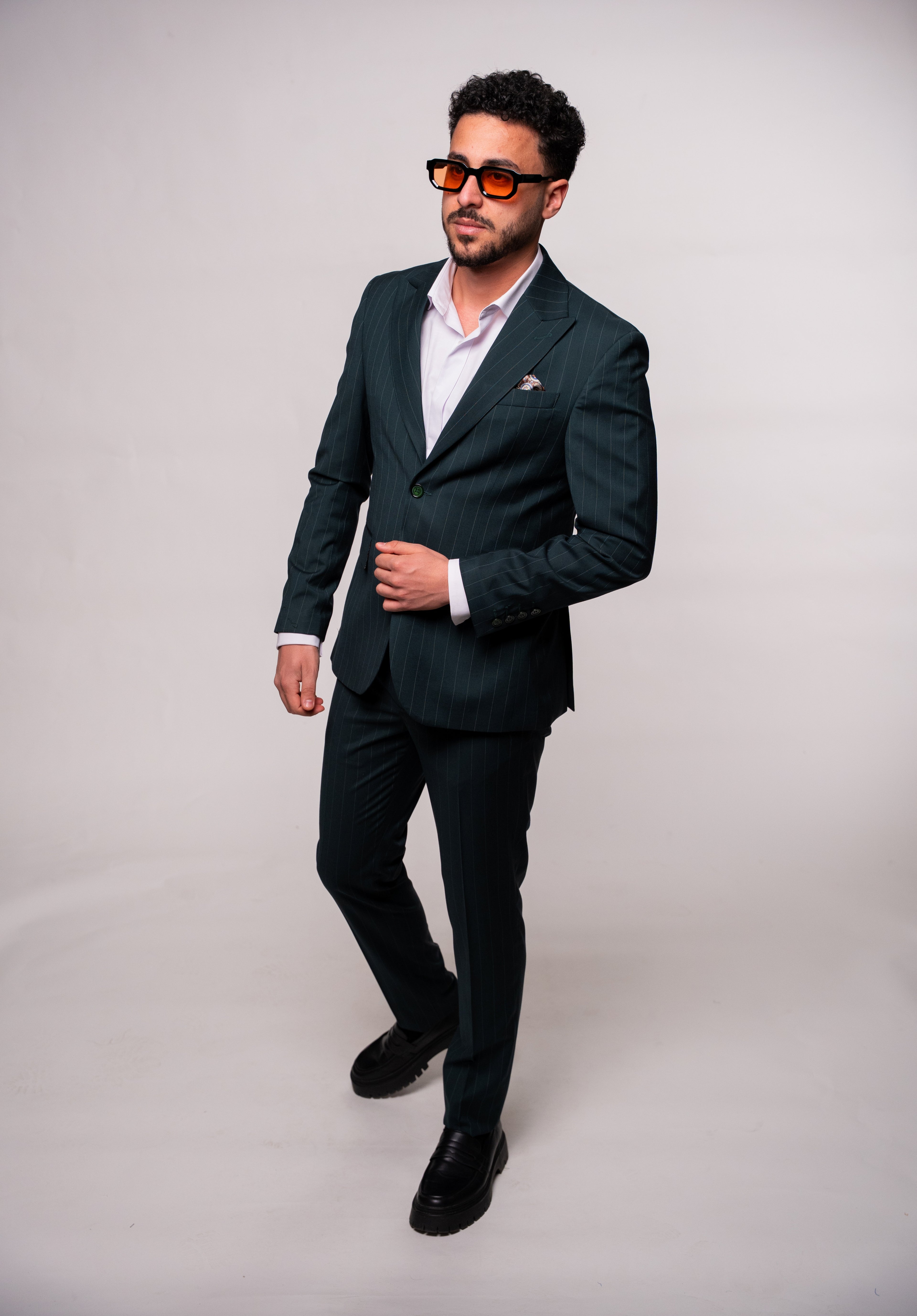 Costum barbati verde dungi