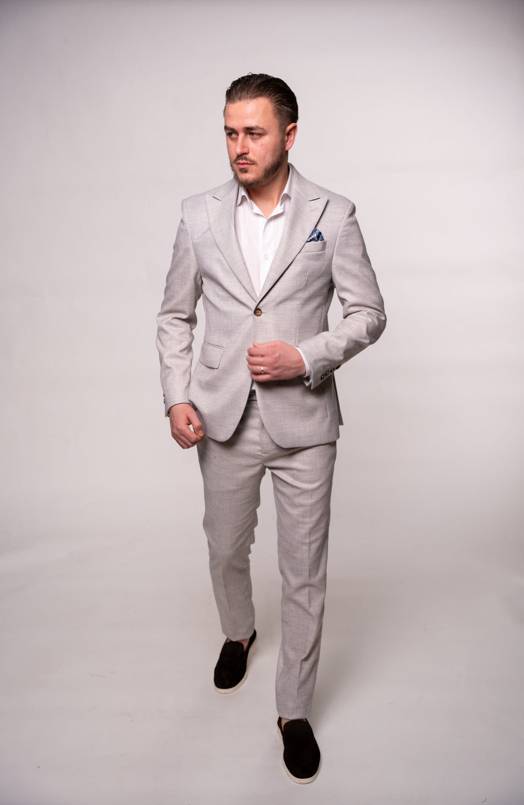 Costum barbati gri deschis