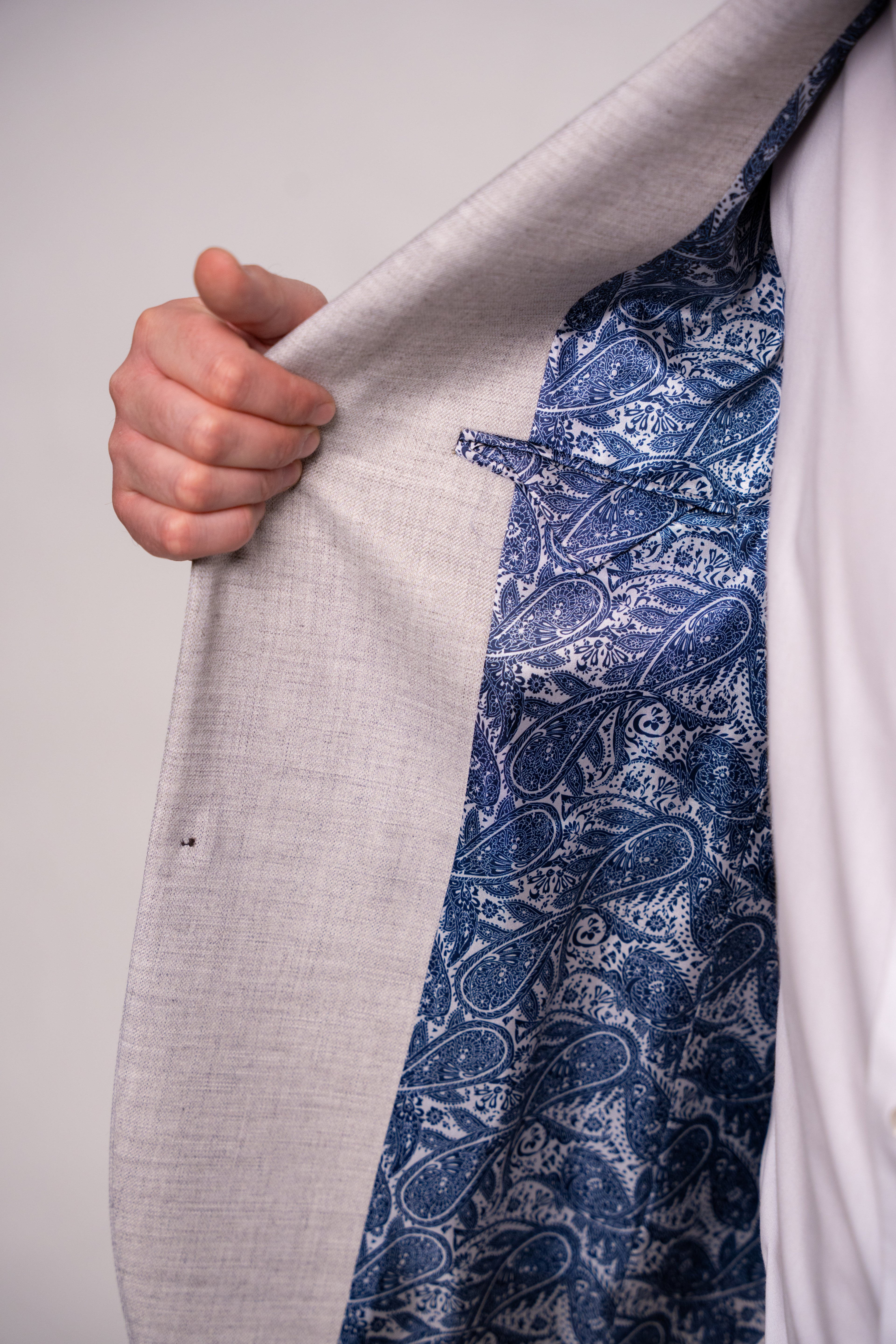 Costum barbati gri deschis