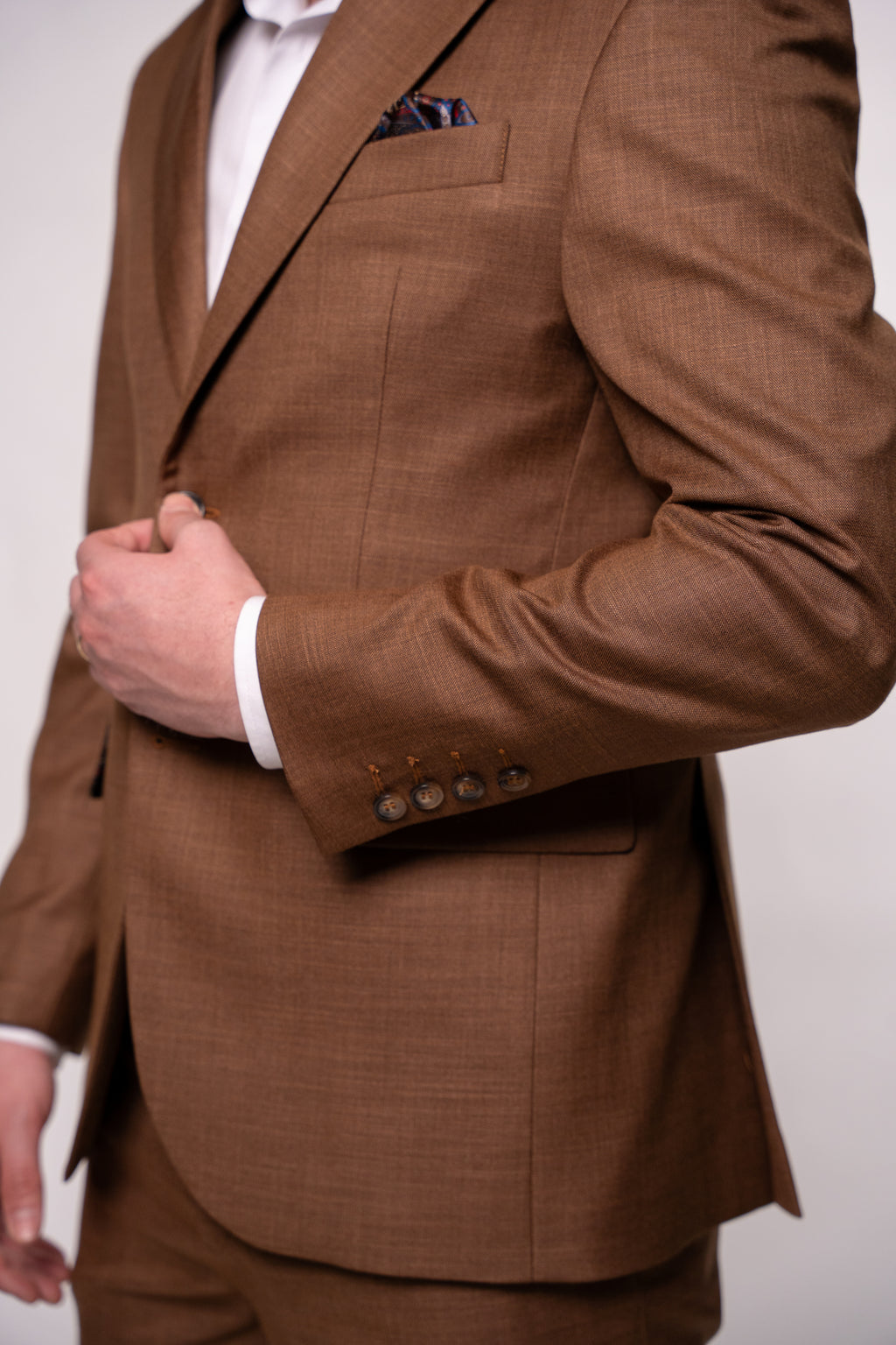 Light brown men's costume by Nisa, featuring a tailored fit and classic design, suitable for formal occasions.