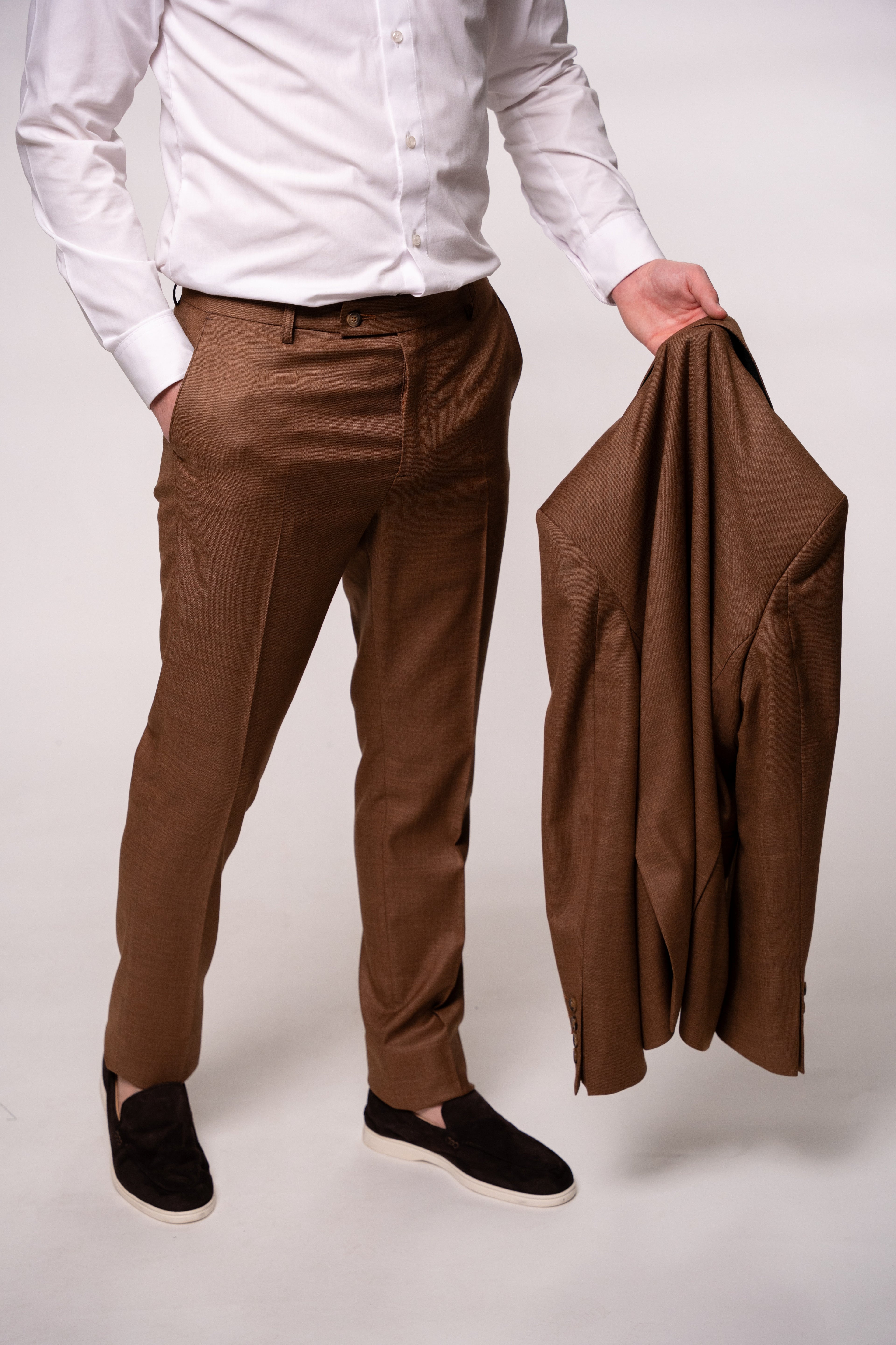 Light brown men's costume by Nisa, featuring a tailored fit and classic design, perfect for formal occasions.