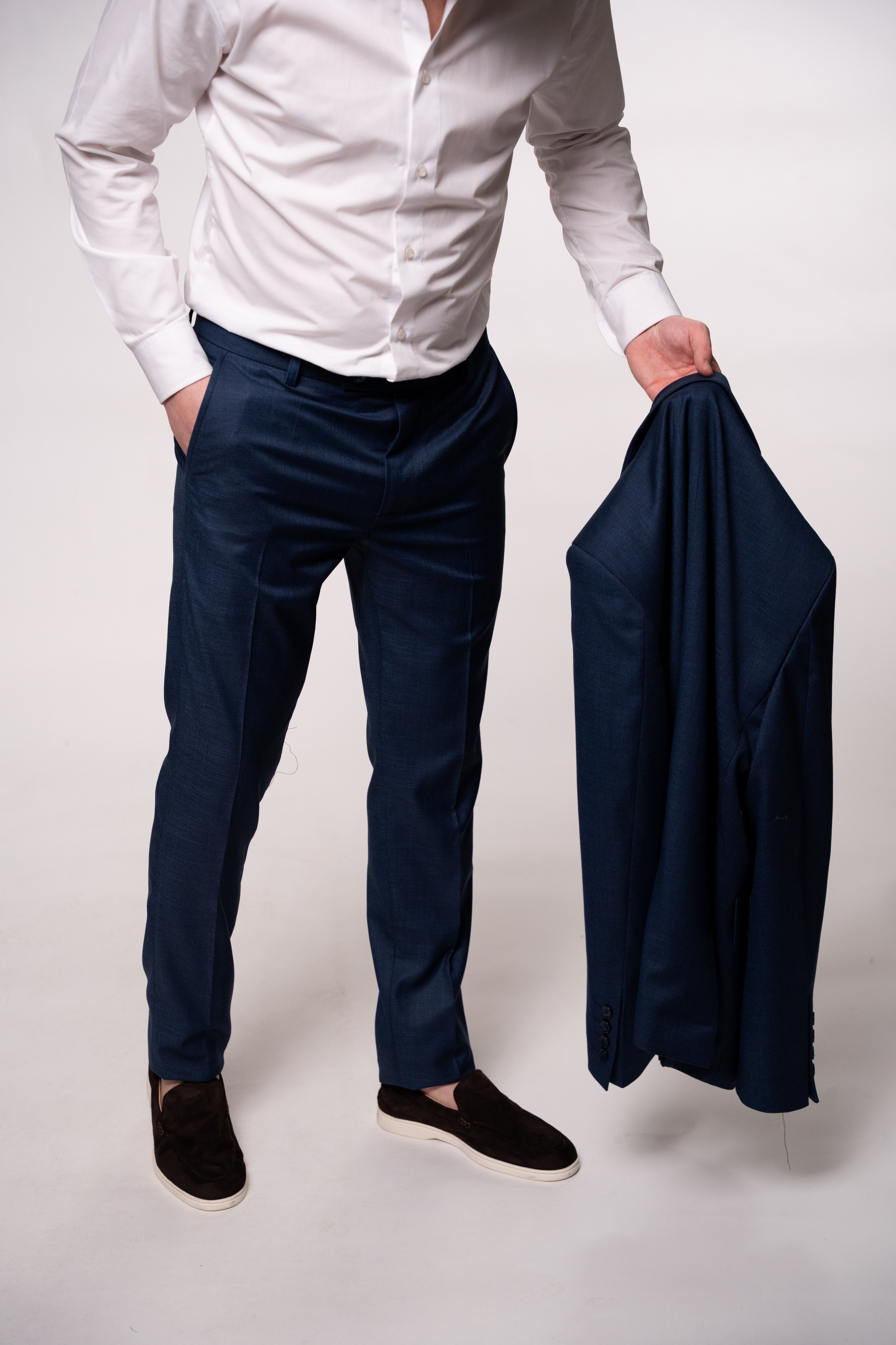 Costum barbati doua randuri de nasturi bleumarin texturat