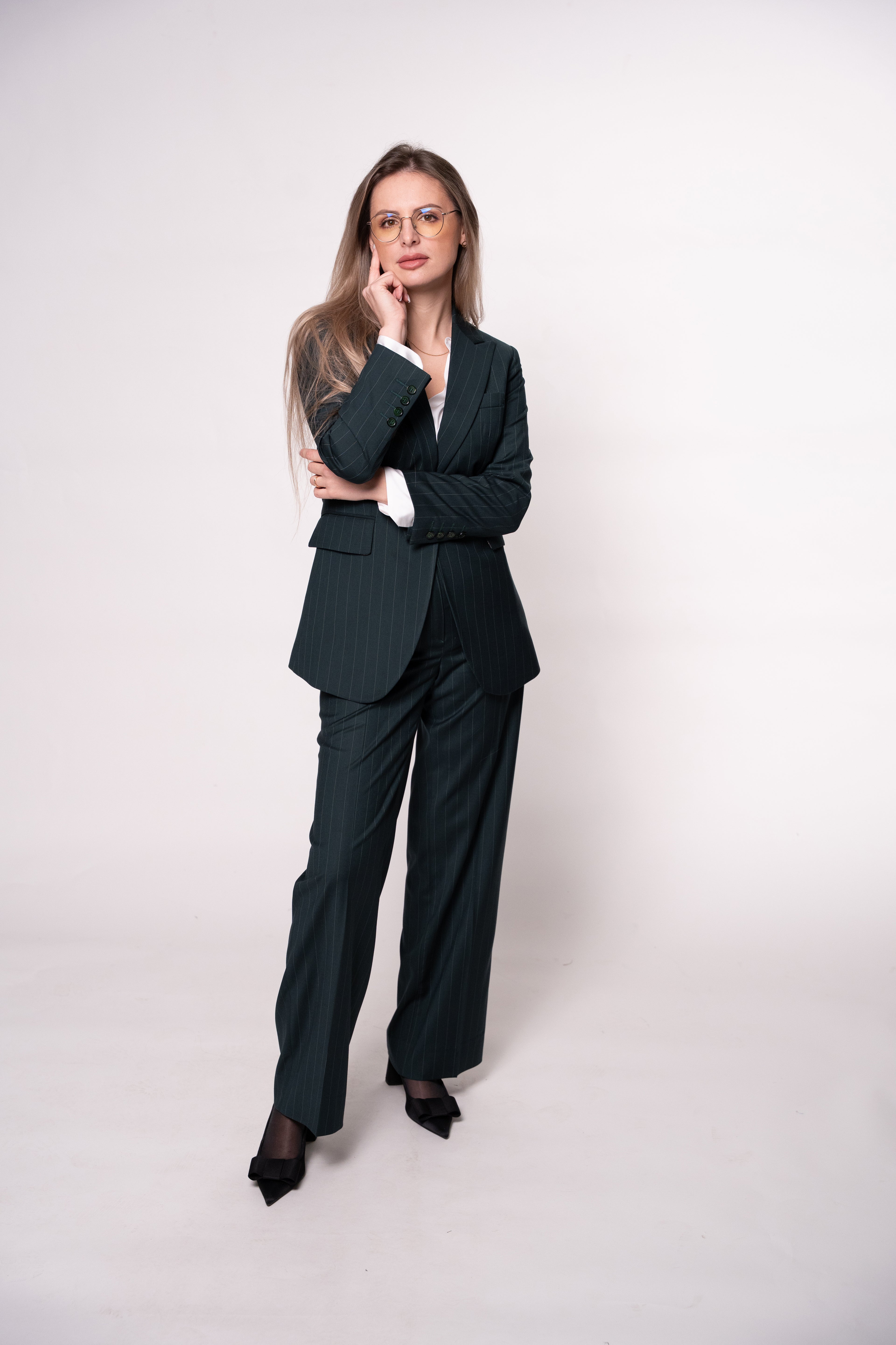 Costum business dama verde dungi