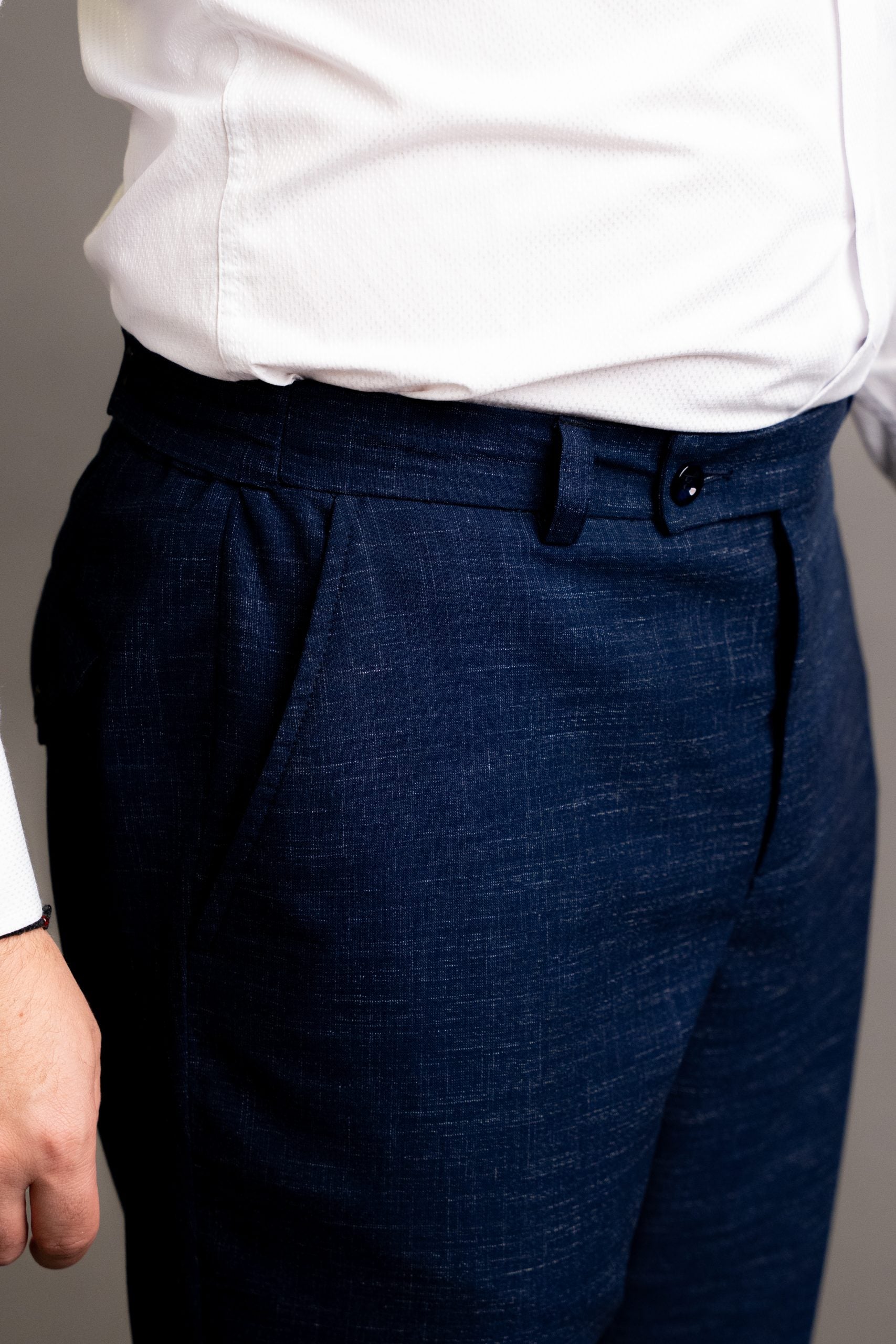 Pantaloni bleumarin cu texturi semi formali